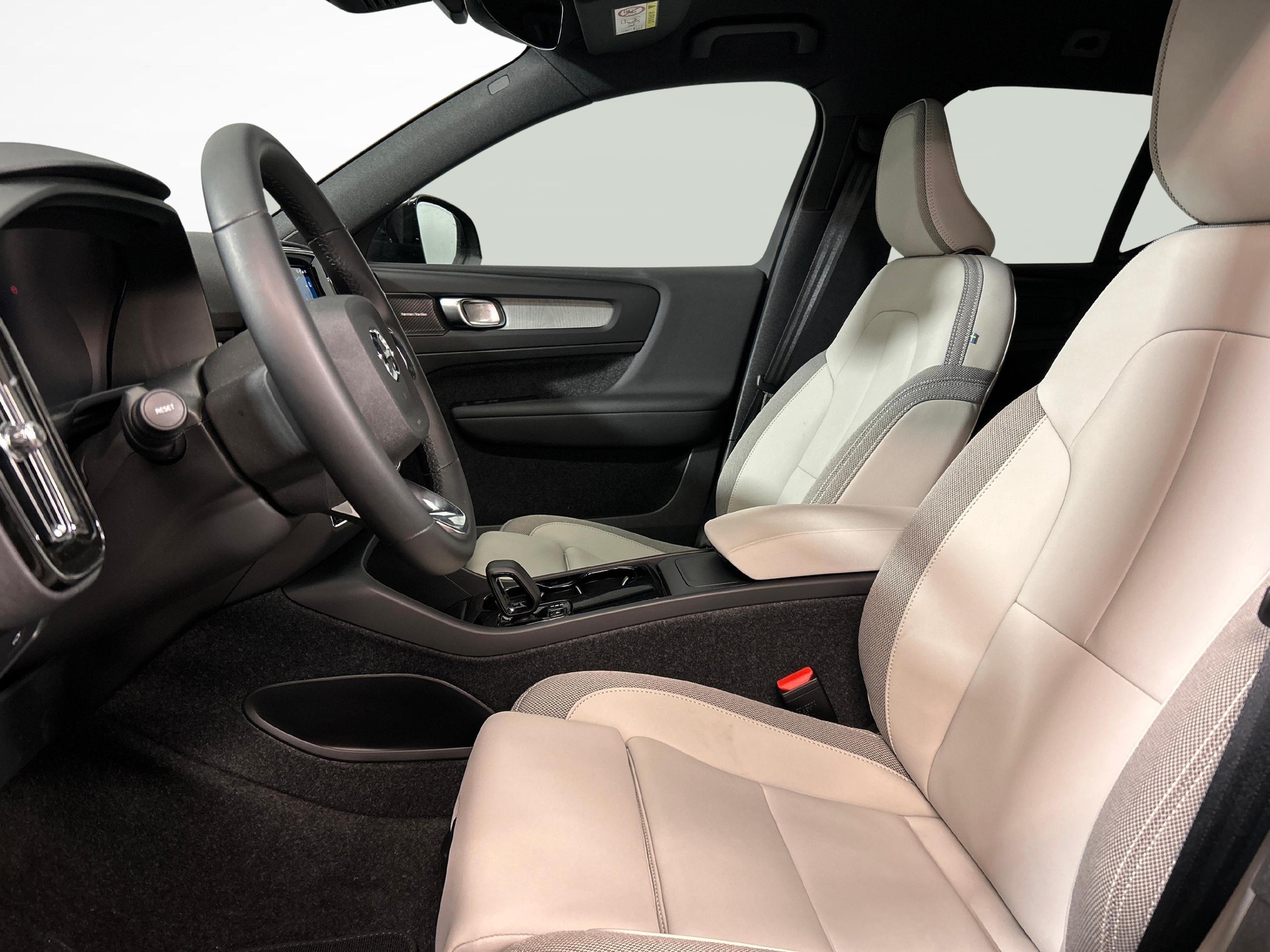 VOLVO EX40 Twin Plus AWD-image-3