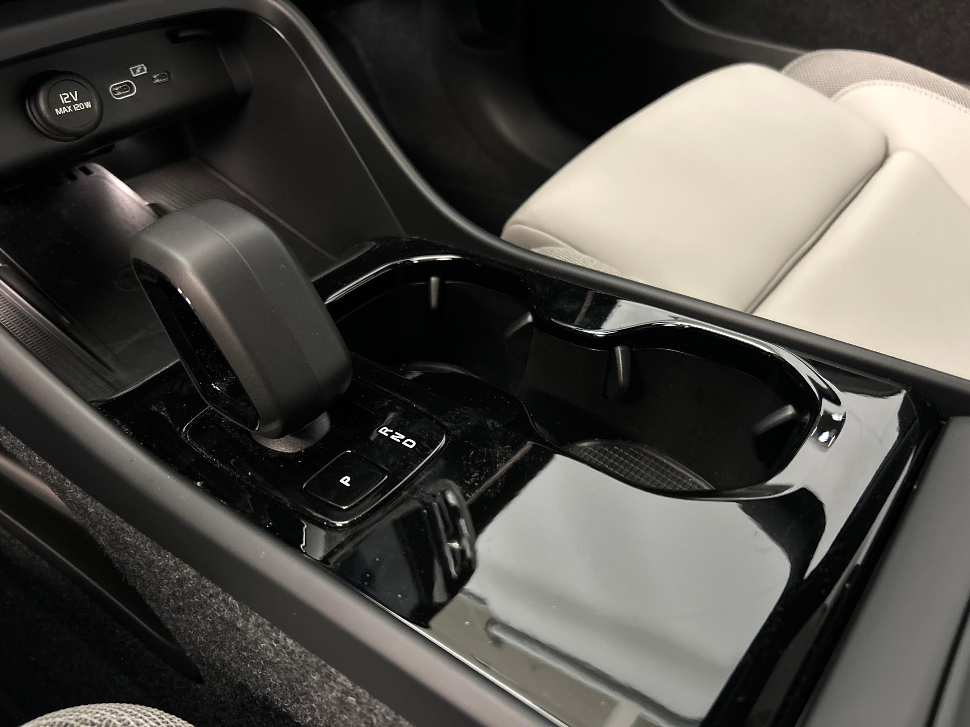 VOLVO EX40 Twin Plus AWD-image-15
