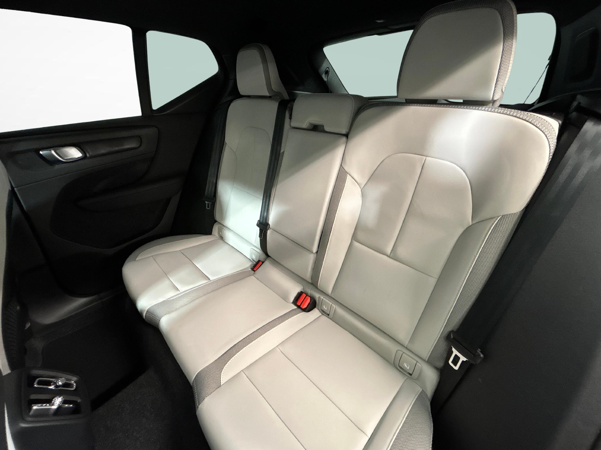 VOLVO EX40 Twin Plus AWD-image-4