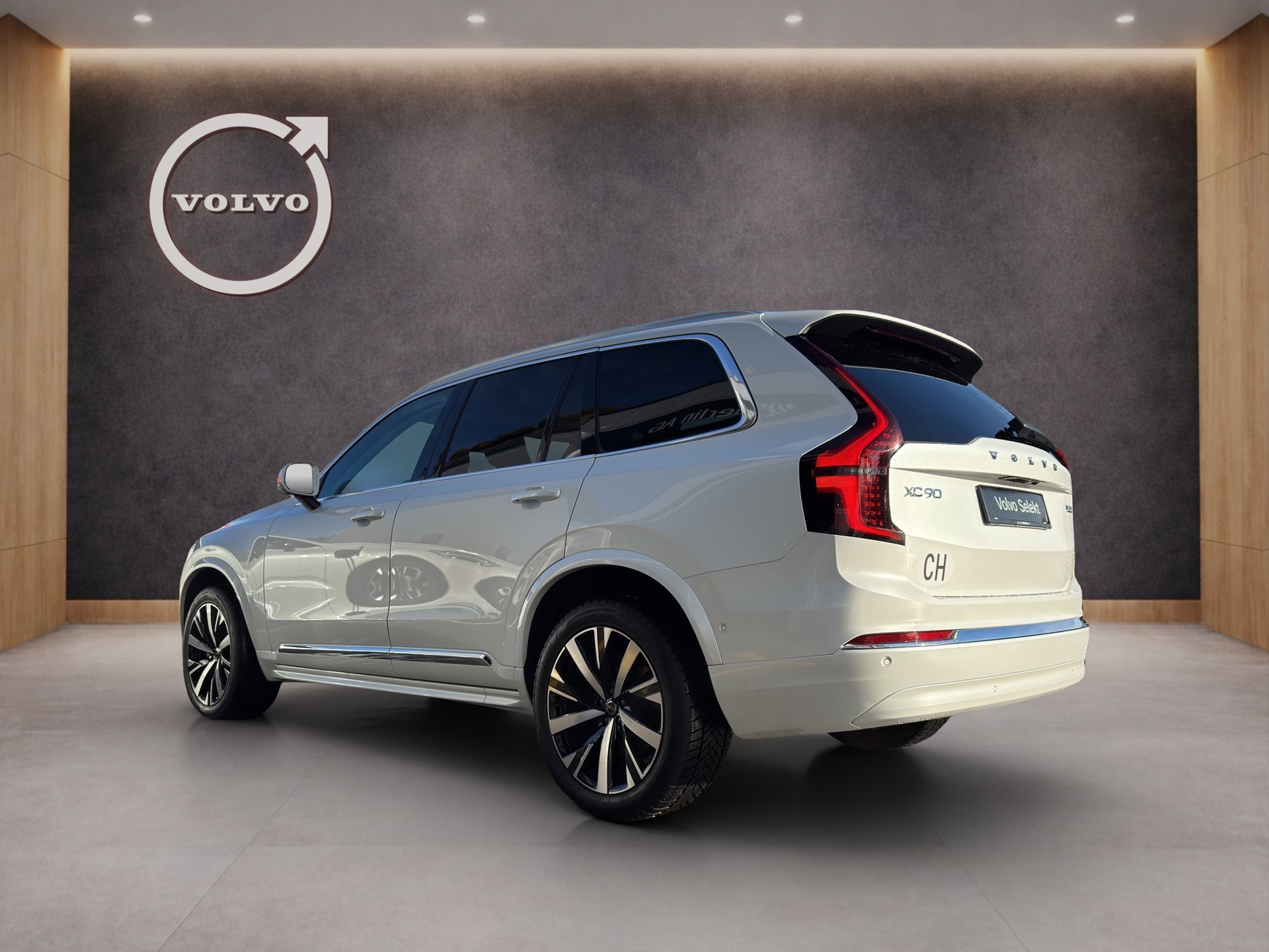 VOLVO XC90 2.0 B5 MH Plus Bright AWD-showroom-element-3
