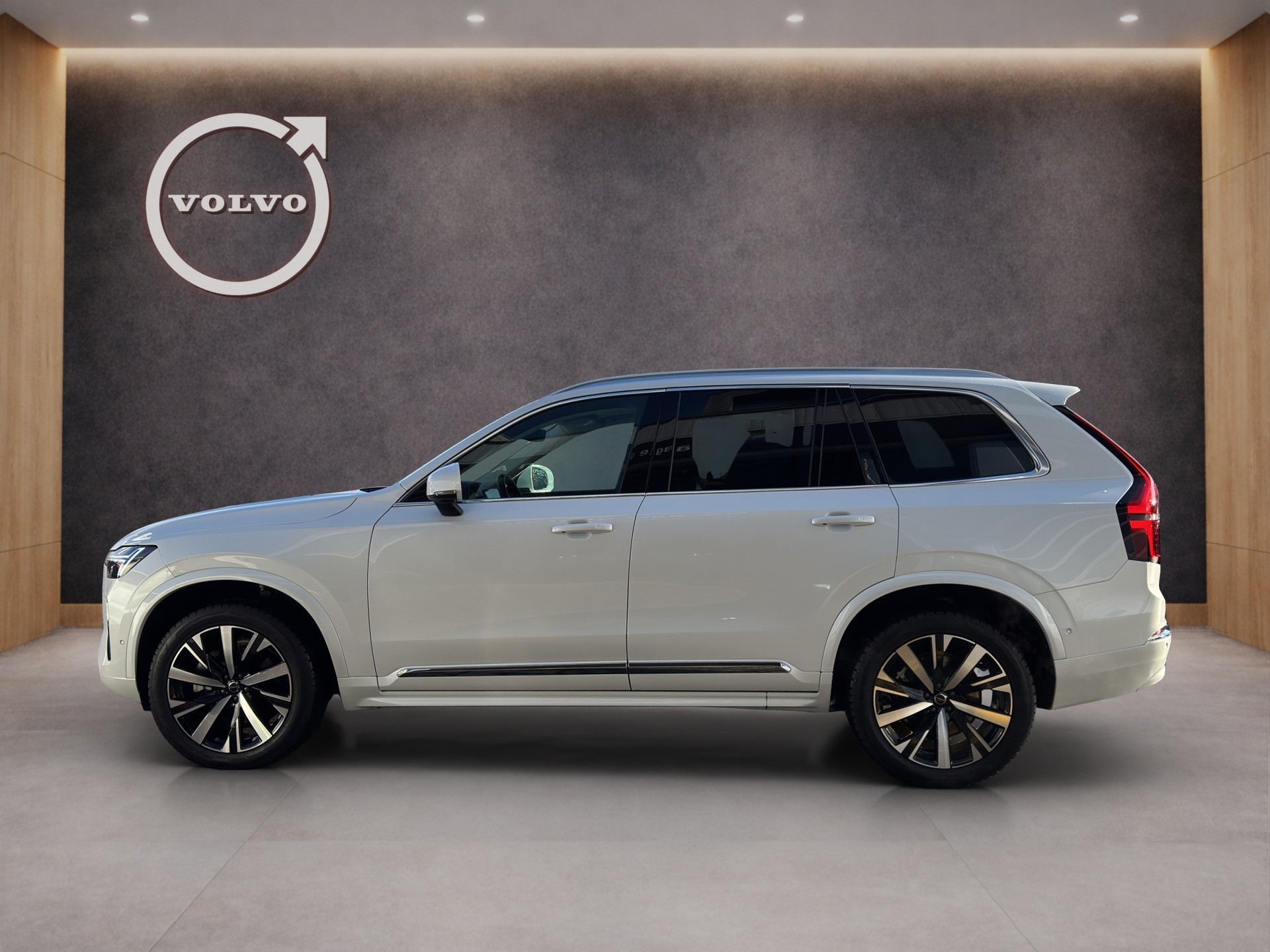 VOLVO XC90 2.0 B5 MH Plus Bright AWD-showroom-element-2