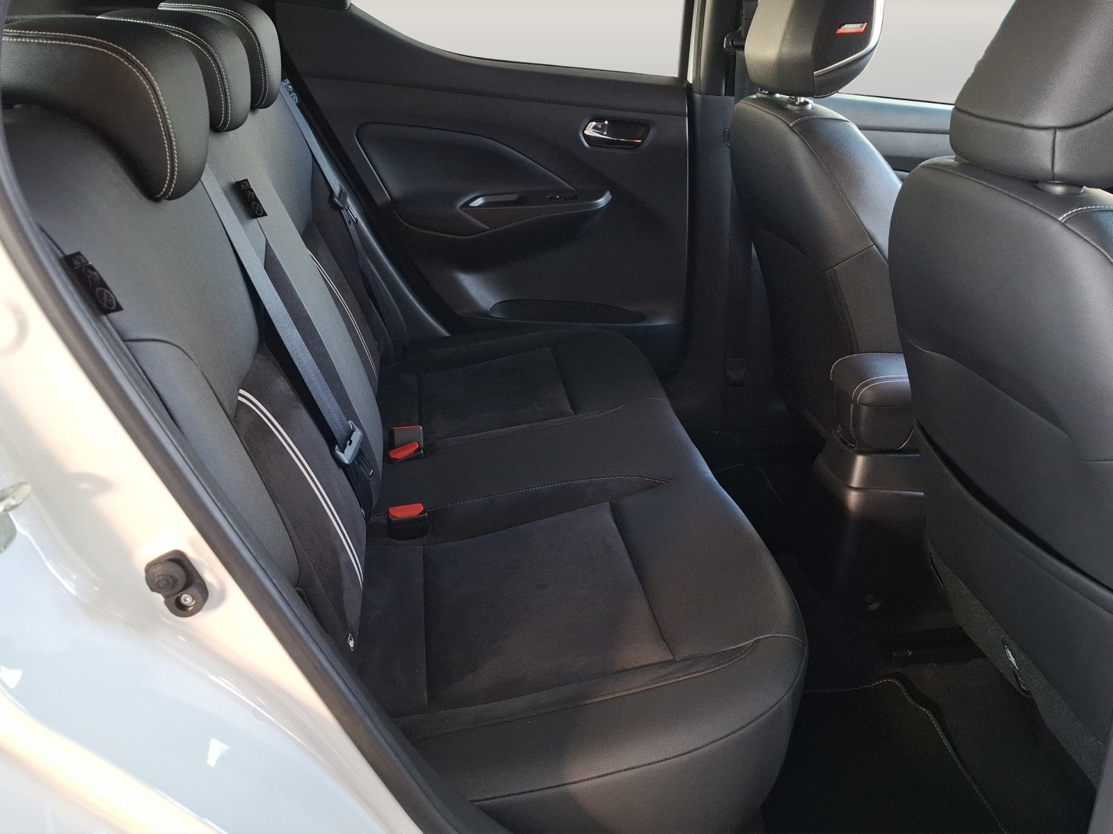 NISSAN Micra DIG-T 117 n-sport // 8-fach Aluminiumbereift-image-10