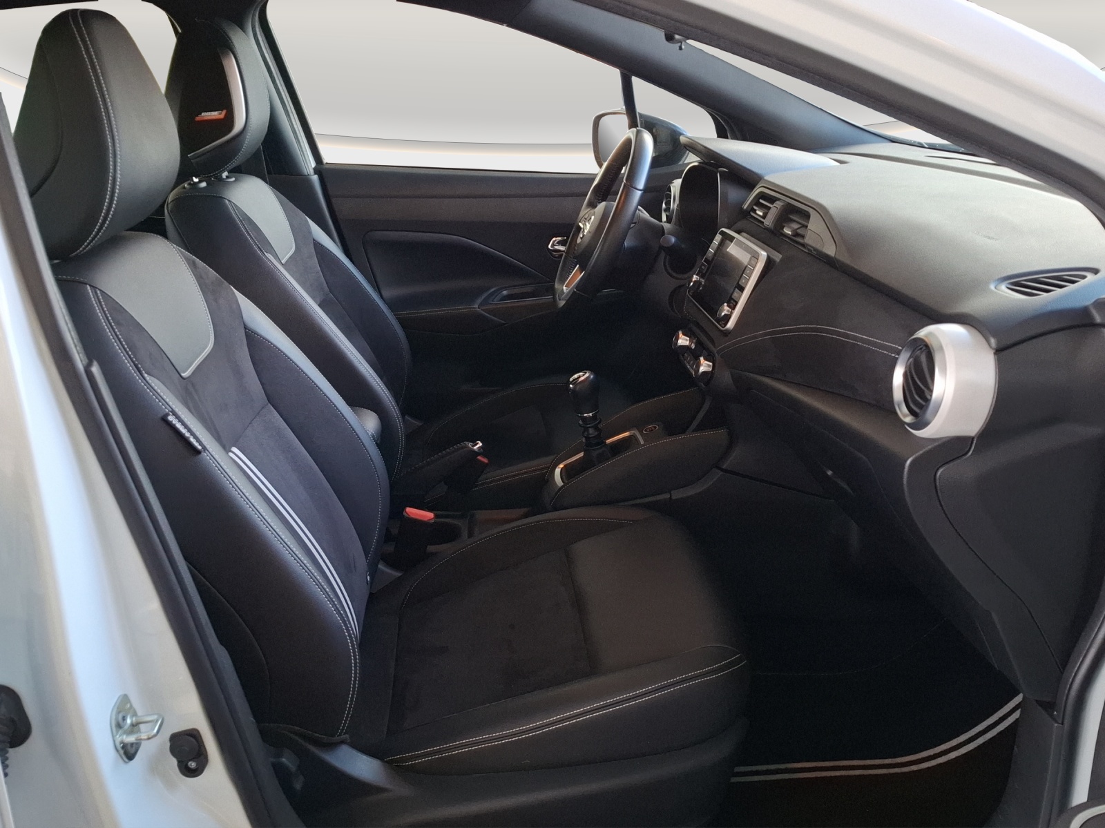 NISSAN Micra DIG-T 117 n-sport // 8-fach Aluminiumbereift-image-9
