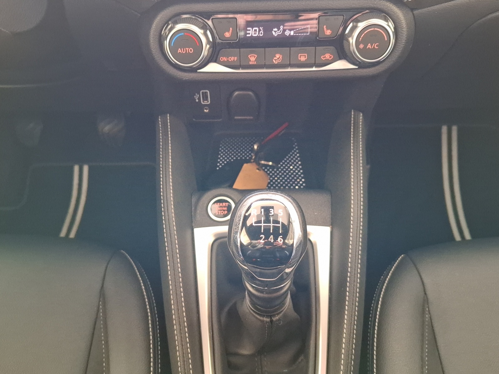 NISSAN Micra DIG-T 117 n-sport // 8-fach Aluminiumbereift-image-12