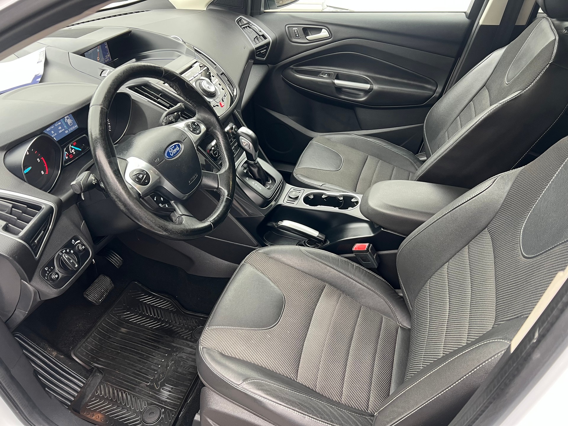 FORD Kuga 2.0 TDCi 4WD PowerShift-image-9