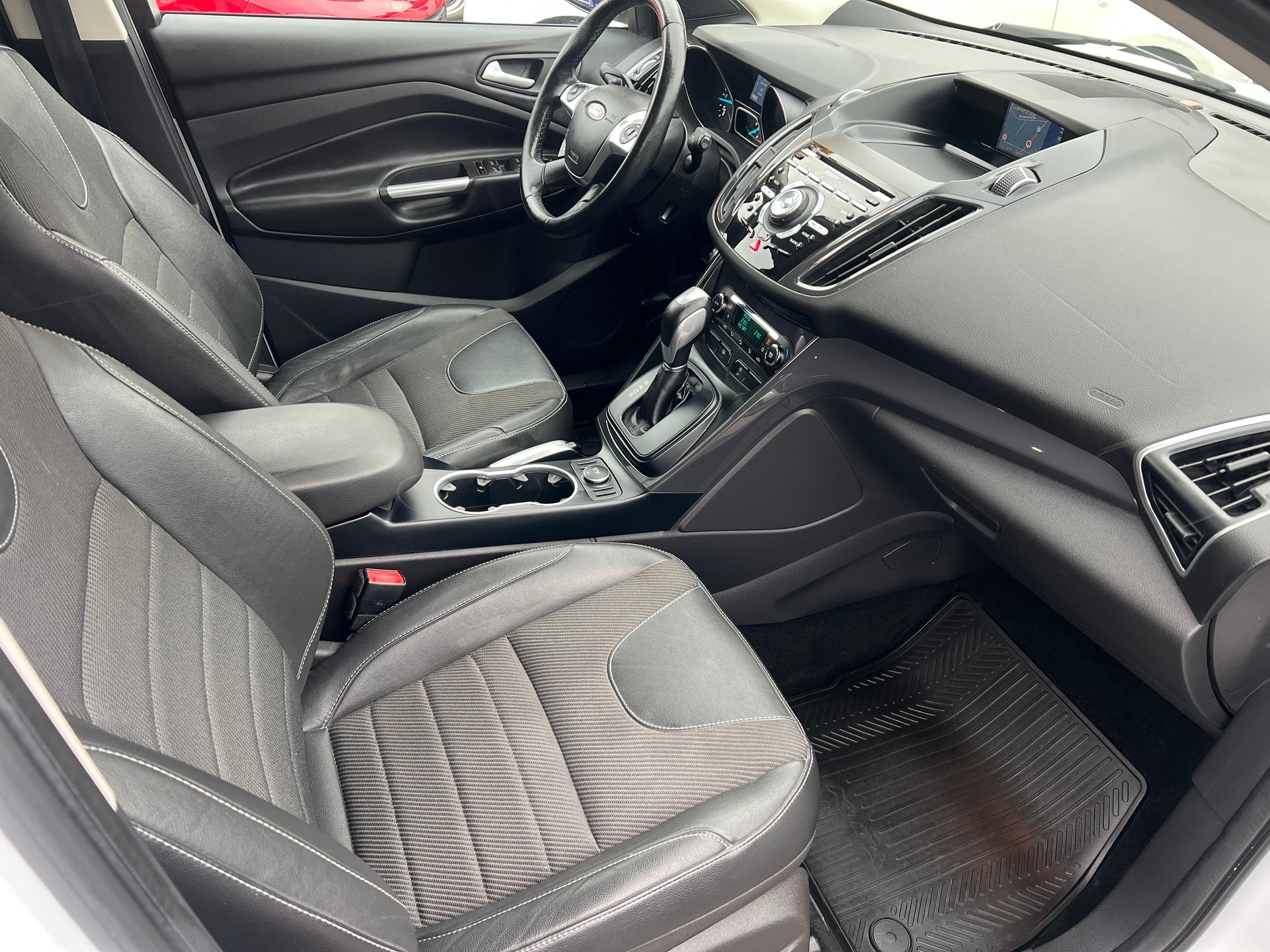 FORD Kuga 2.0 TDCi 4WD PowerShift-image-10