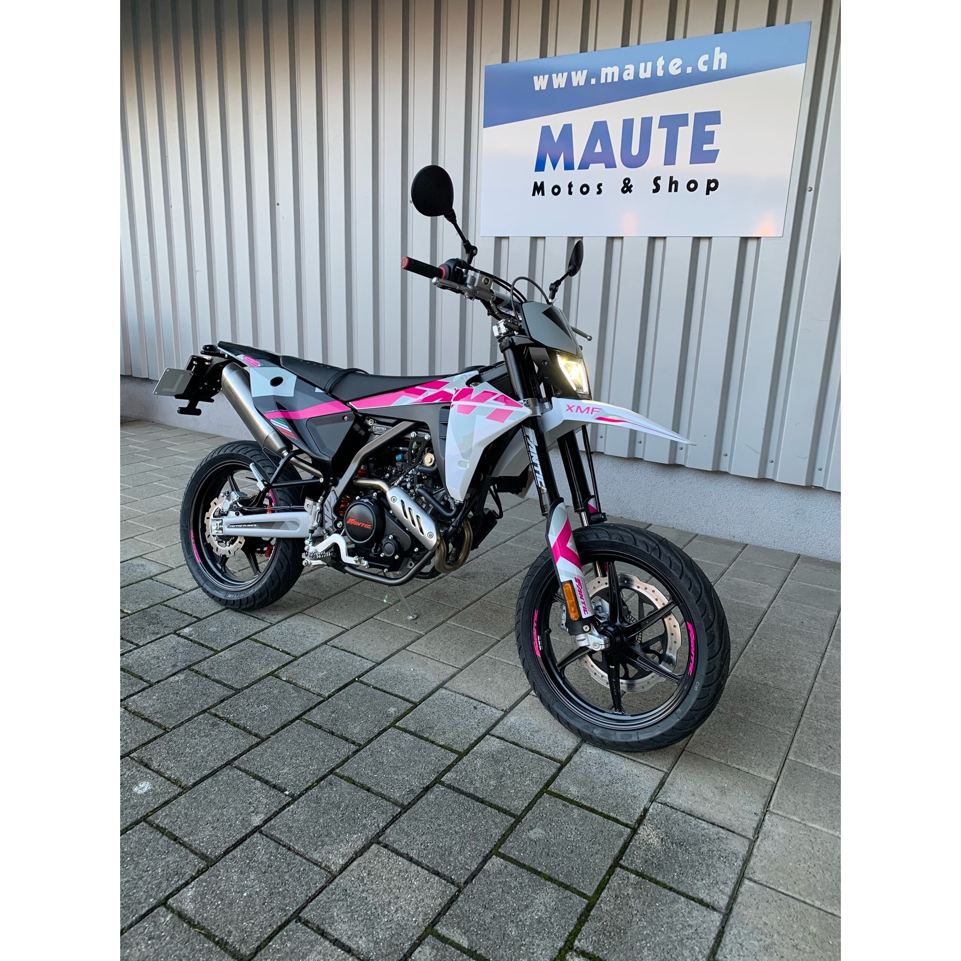 FANTIC XMF 125 Motard Performance-showroom-element-3
