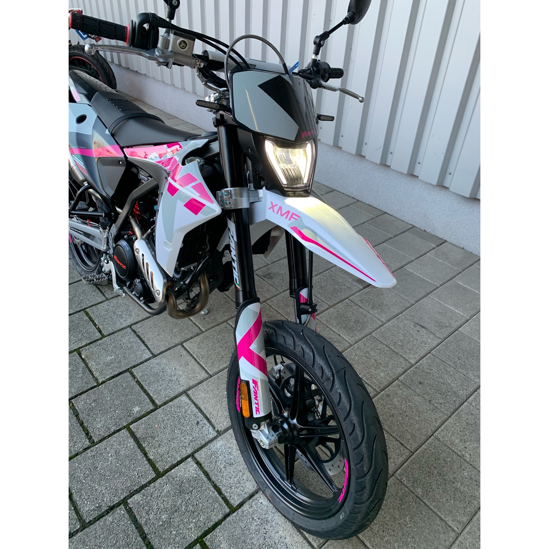 FANTIC XMF 125 Motard Performance-showroom-element-1