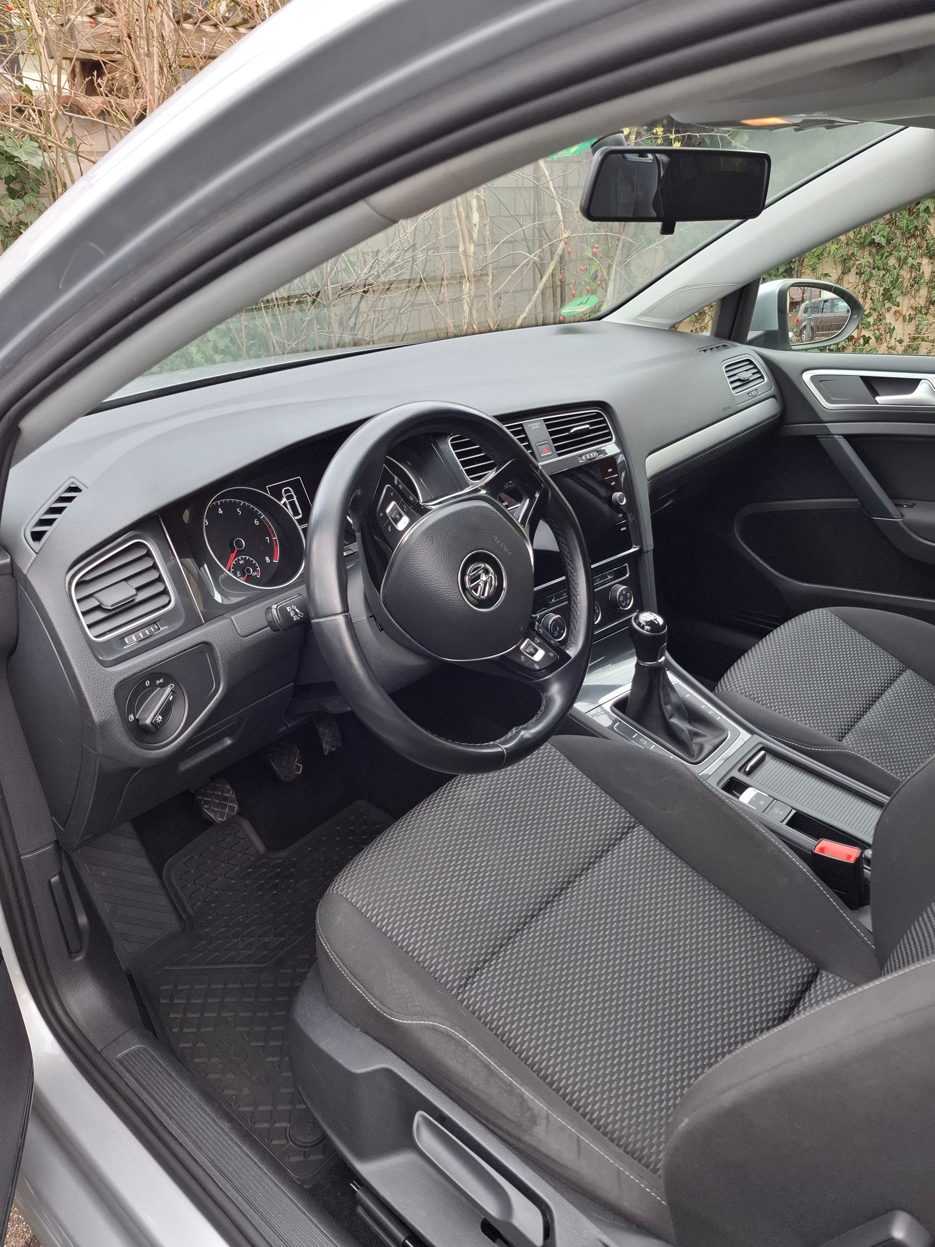 VW Golf VII 1.0 TSI Trendline-image-4