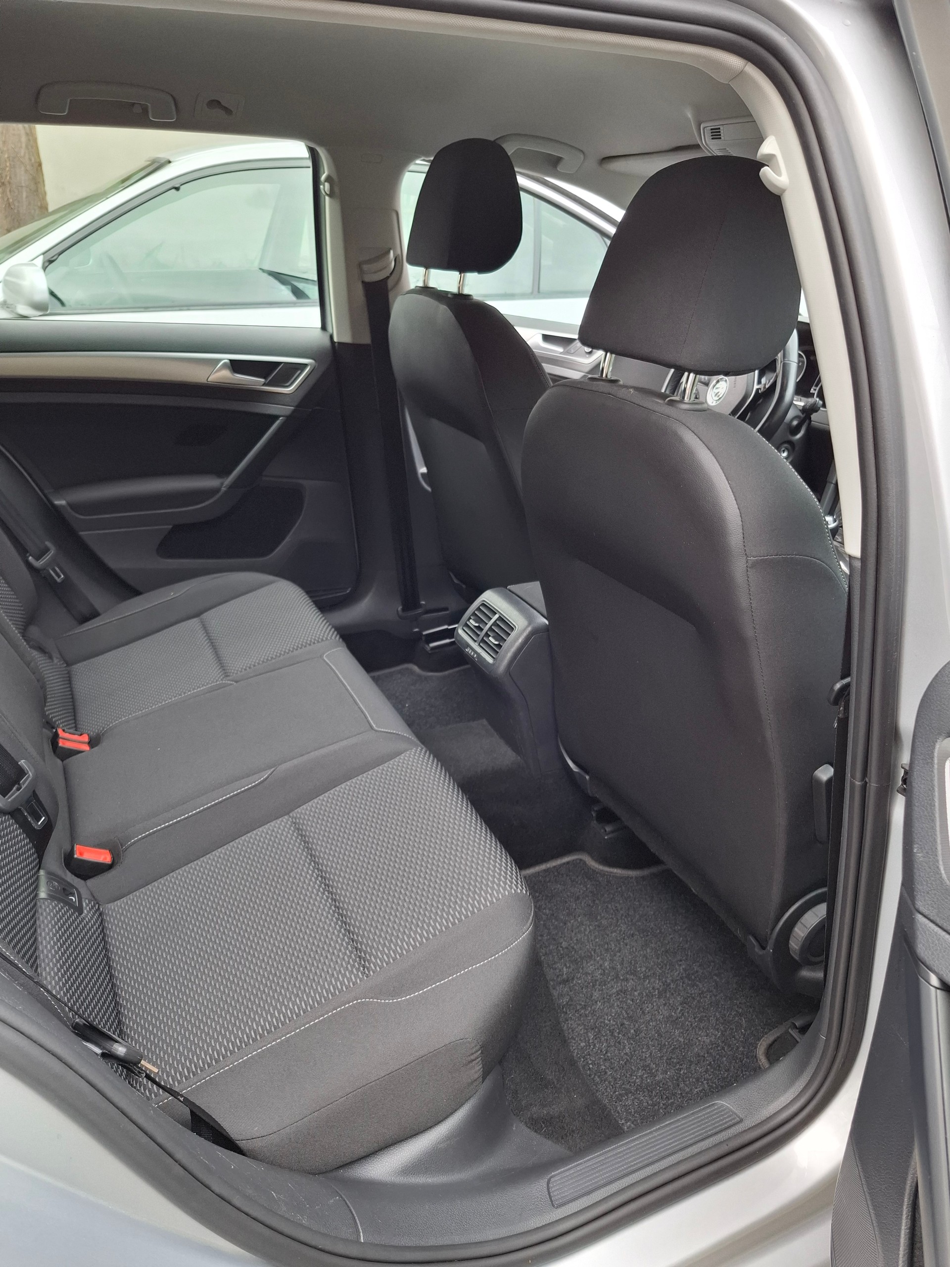 VW Golf VII 1.0 TSI Trendline-image-5