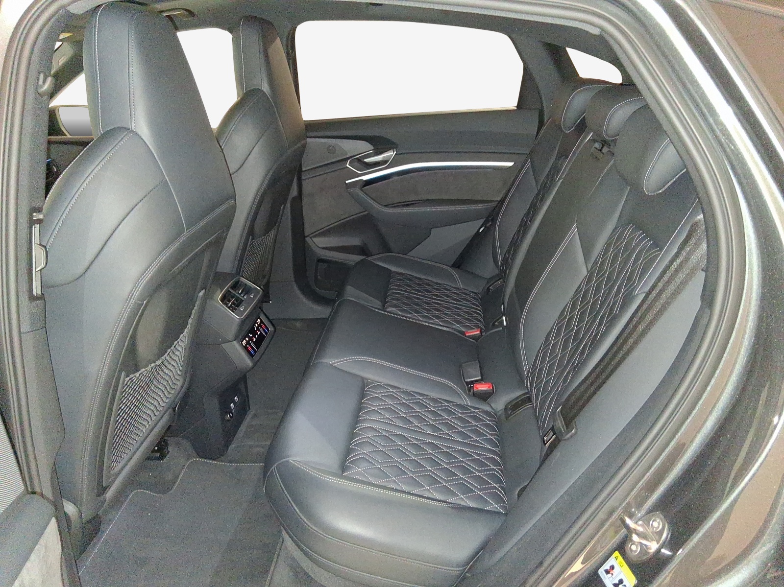 AUDI e-tron S Sportback quattro-image-12