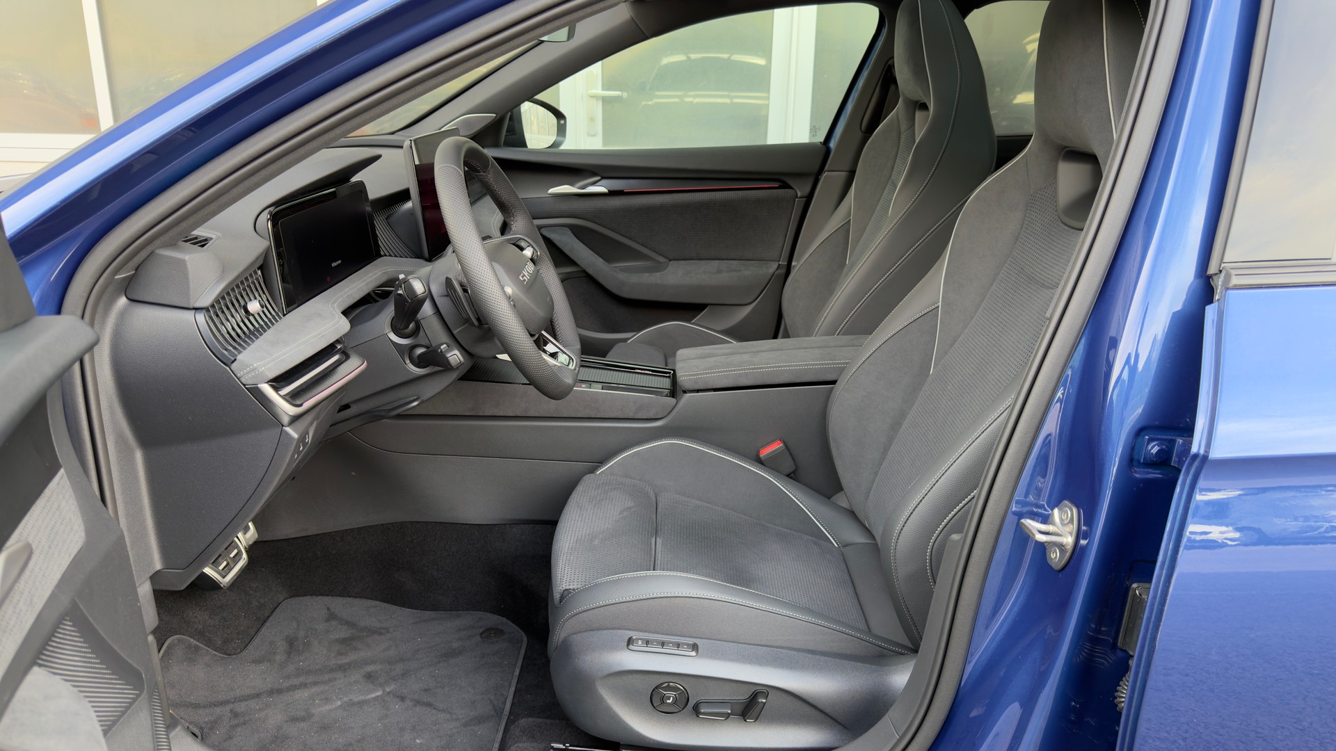 SKODA Sup. SL 2.0 TSI 265PS 7DSG 4x4 2000ccm 265PS/195kW 4 Zylinder TSI Benzin-image-12