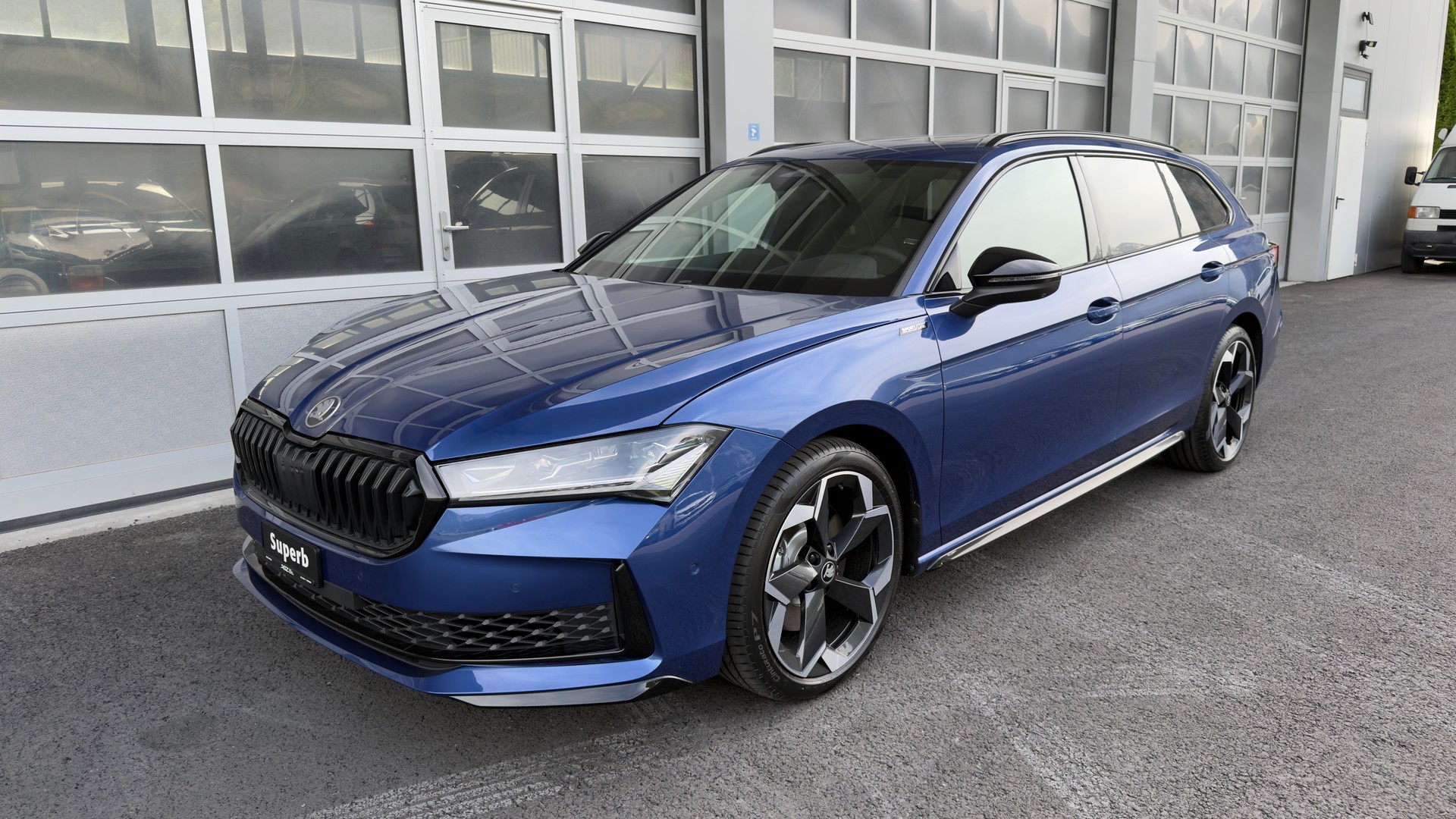 SKODA Sup. SL 2.0 TSI 265PS 7DSG 4x4 2000ccm 265PS/195kW 4 Zylinder TSI Benzin-image-0