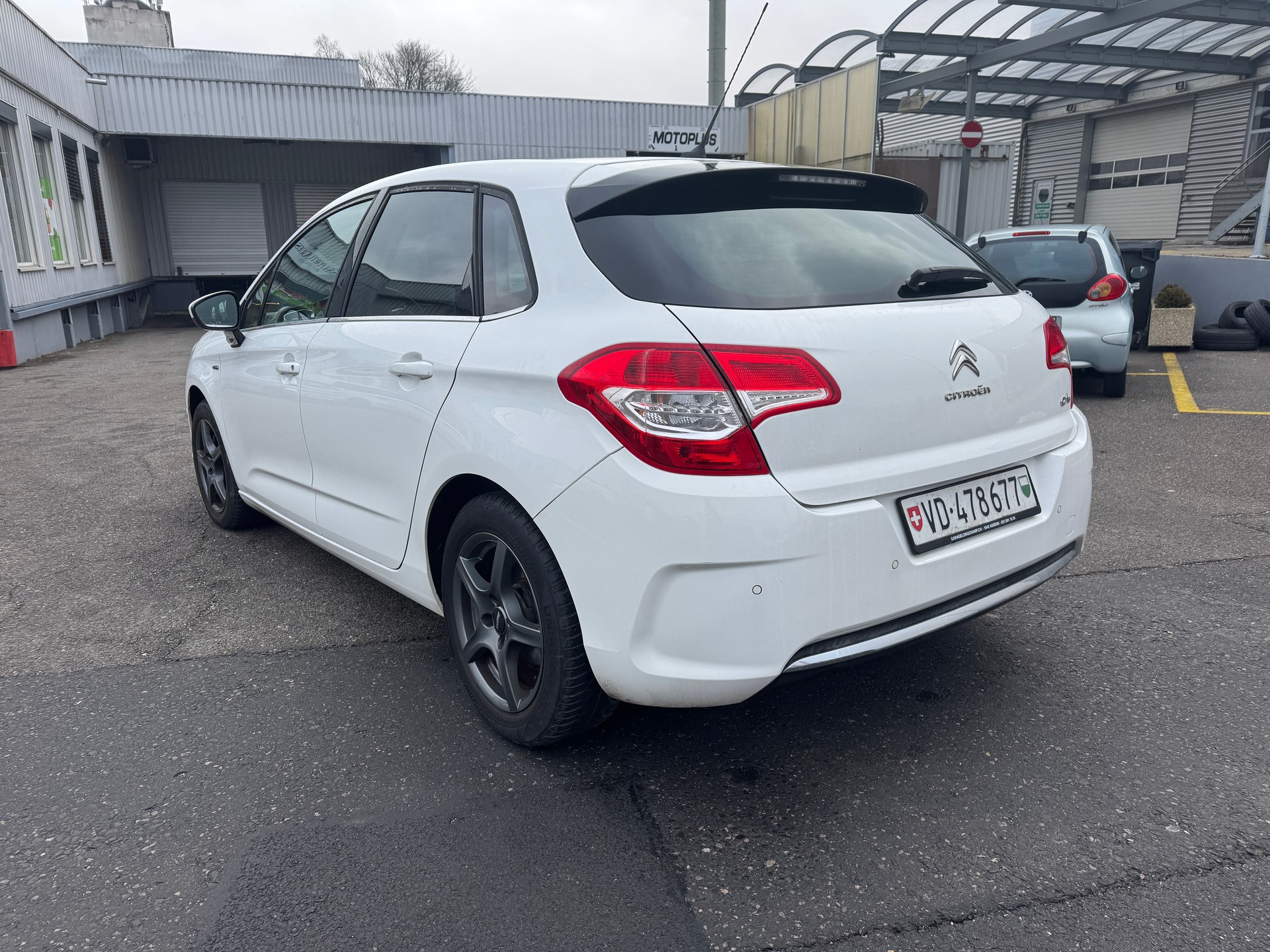 CITROEN C4 Berline 1.6 THP Exclusive EGS6-image-3