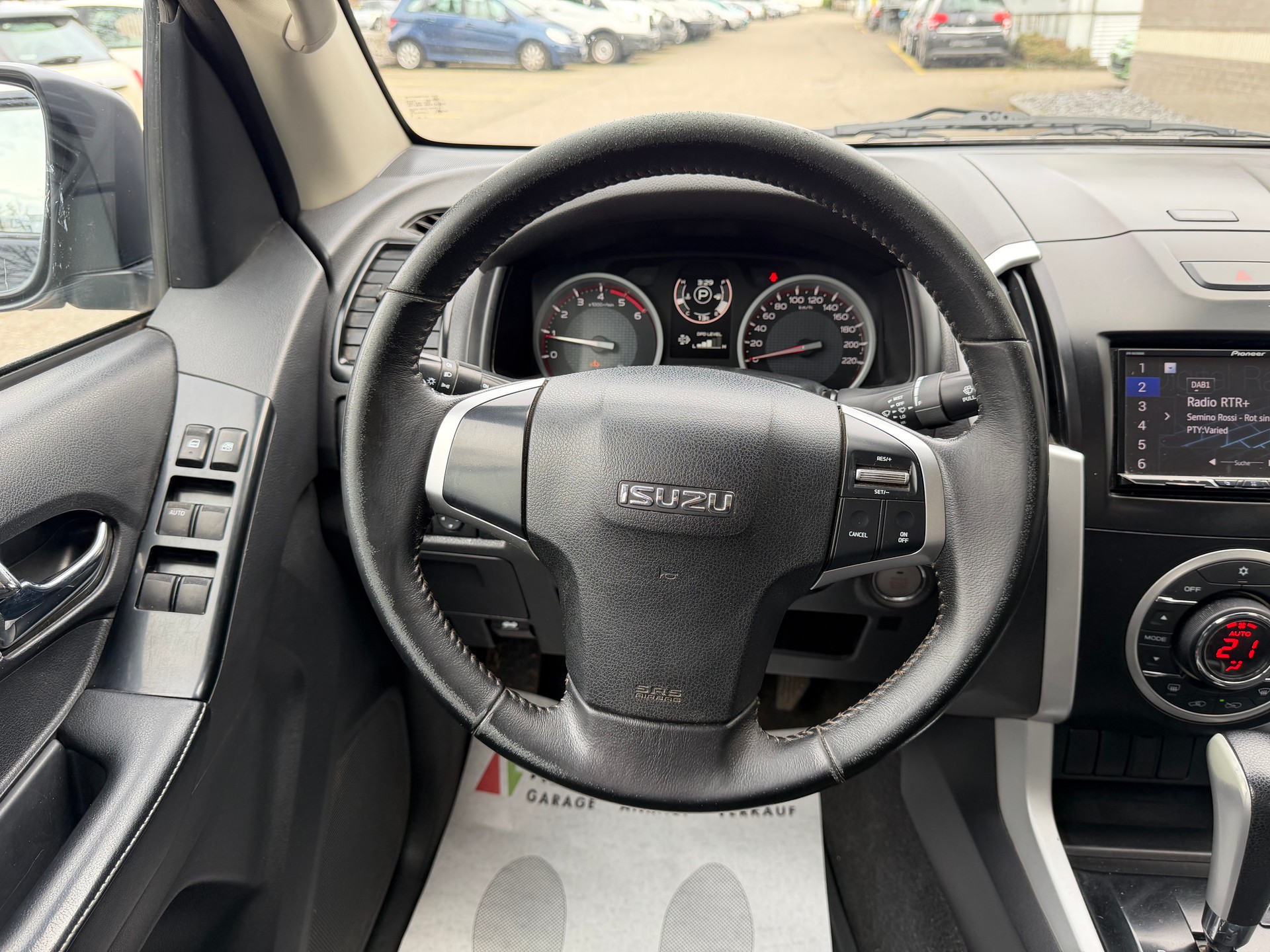 ISUZU D-MAX 1.9 Crew Cab Solar Plus 4x4 A-image-14