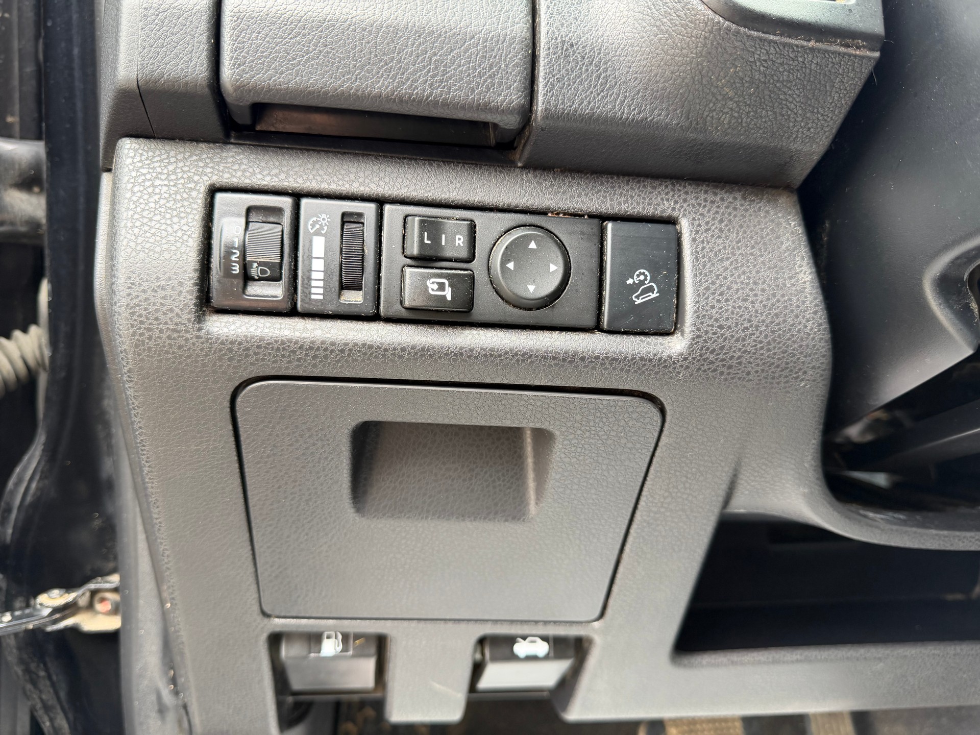 ISUZU D-MAX 1.9 Crew Cab Solar Plus 4x4 A-image-17