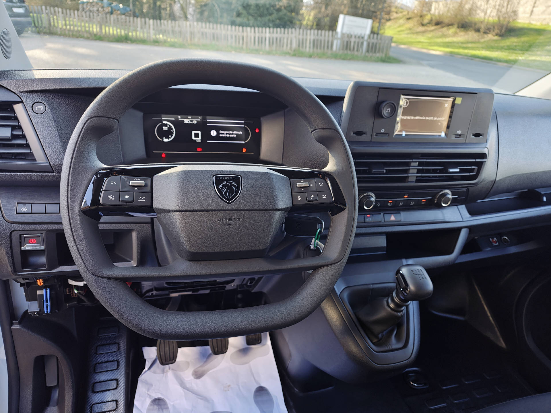 PEUGEOT Expert fourg. Standard 1.5 BlueHDi 120 S/S-image-10