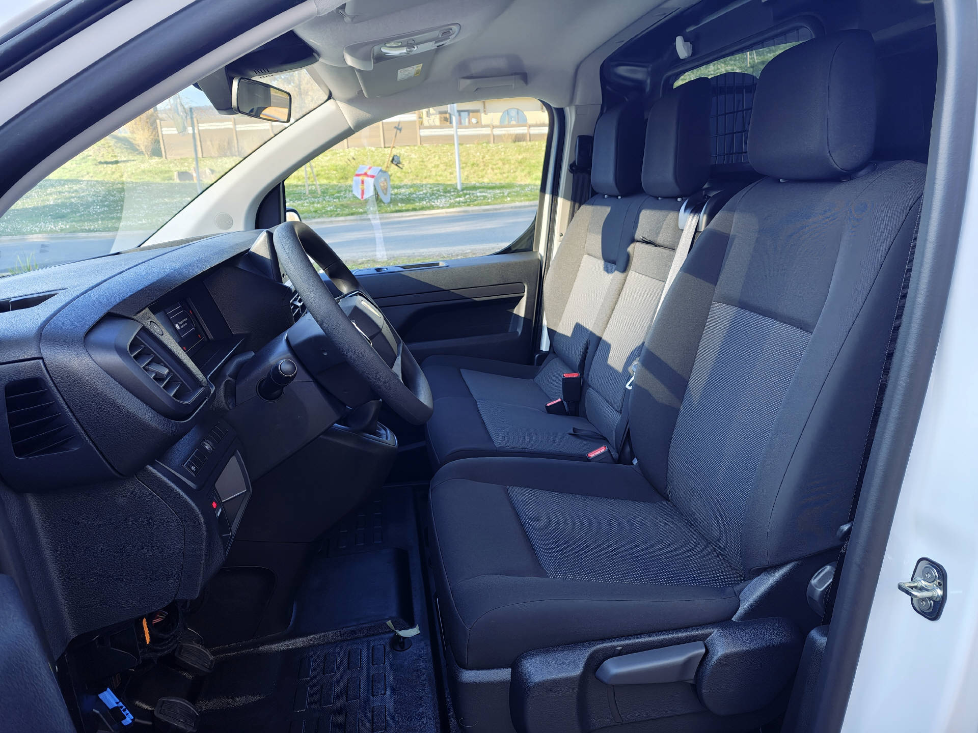 PEUGEOT Expert fourg. Standard 1.5 BlueHDi 120 S/S-image-9