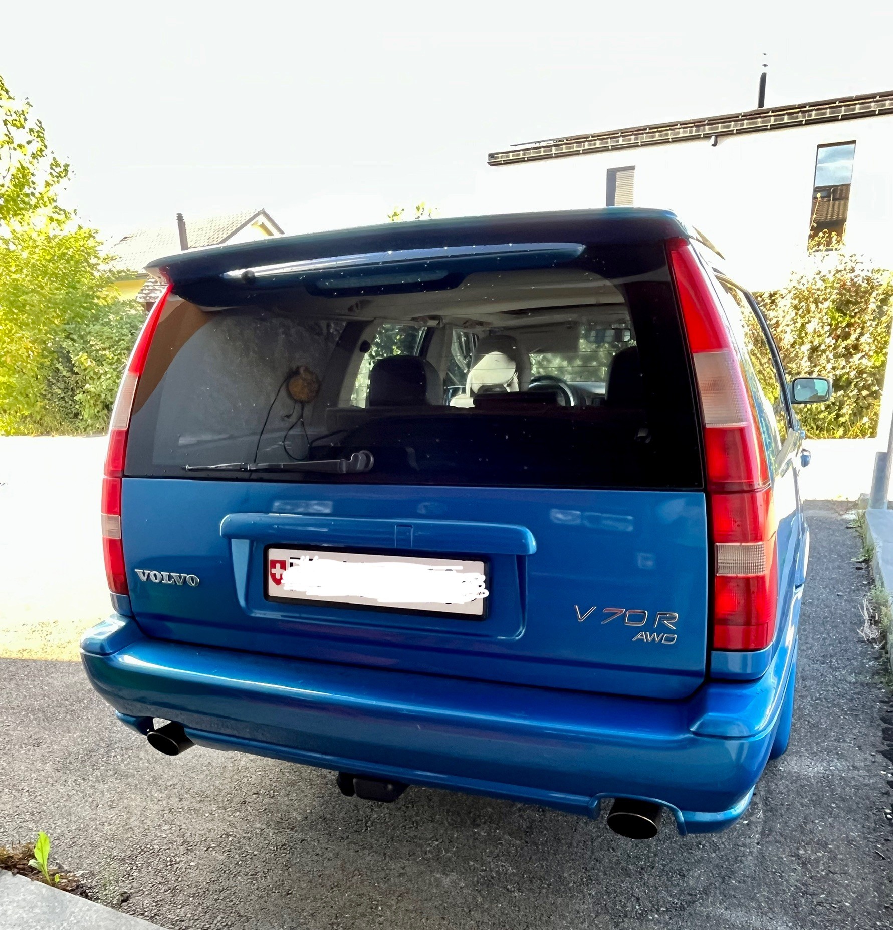 VOLVO V70 R AWD A-image-2