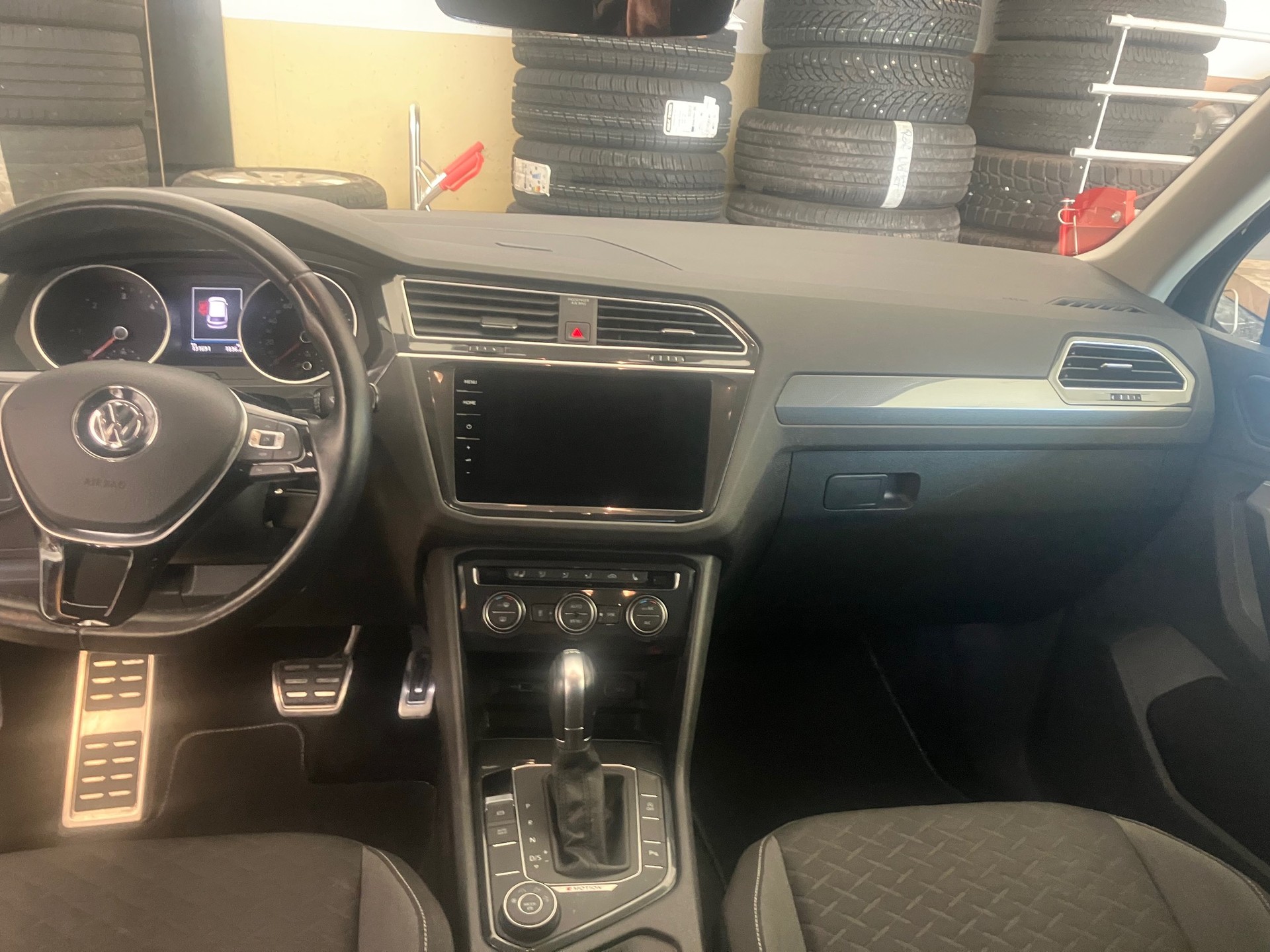VW Tiguan 2.0 TDI SCR Comfortline 4Motion DSG-image-5