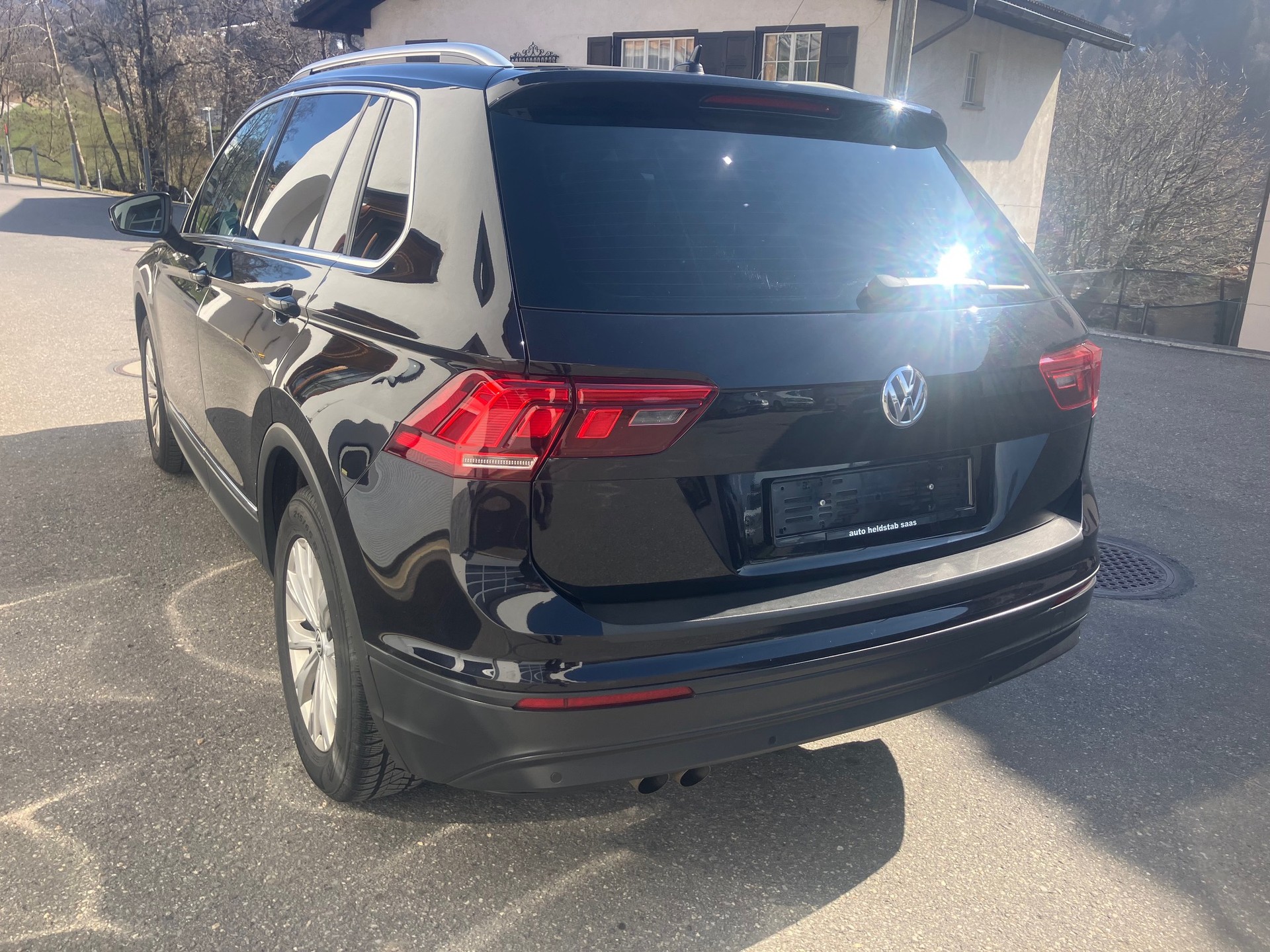 VW Tiguan 2.0 TDI SCR Comfortline 4Motion DSG-image-3