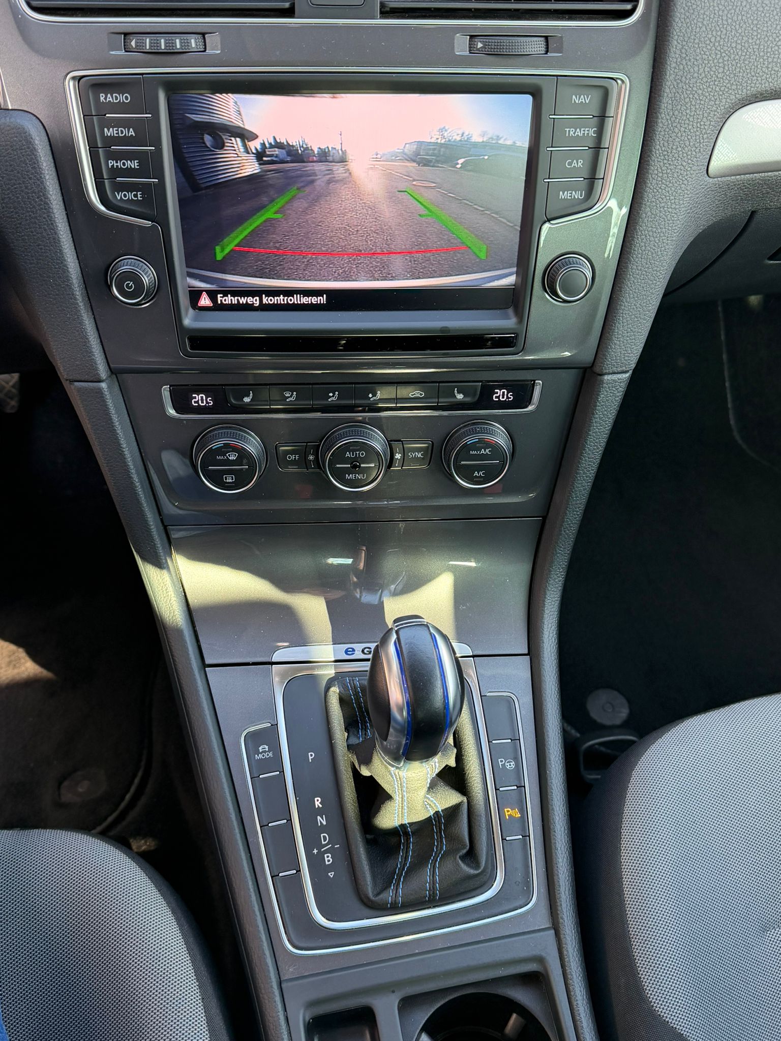 VW e-Golf Voll-Elektro mit CCS-Laden 30 Min. 10-80%-image-10