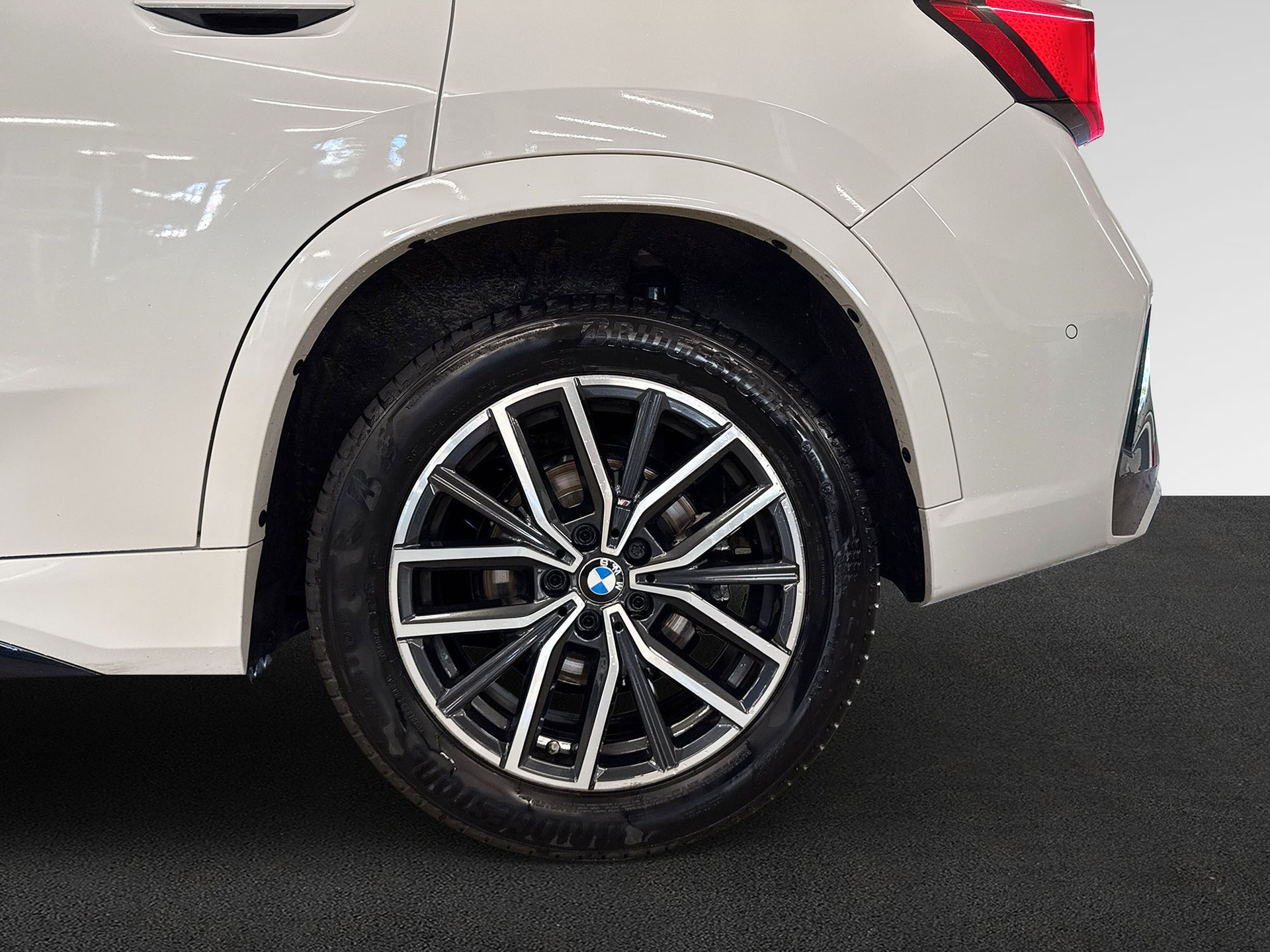 BMW X1 xDrive 23d 48V M Sport-image-8