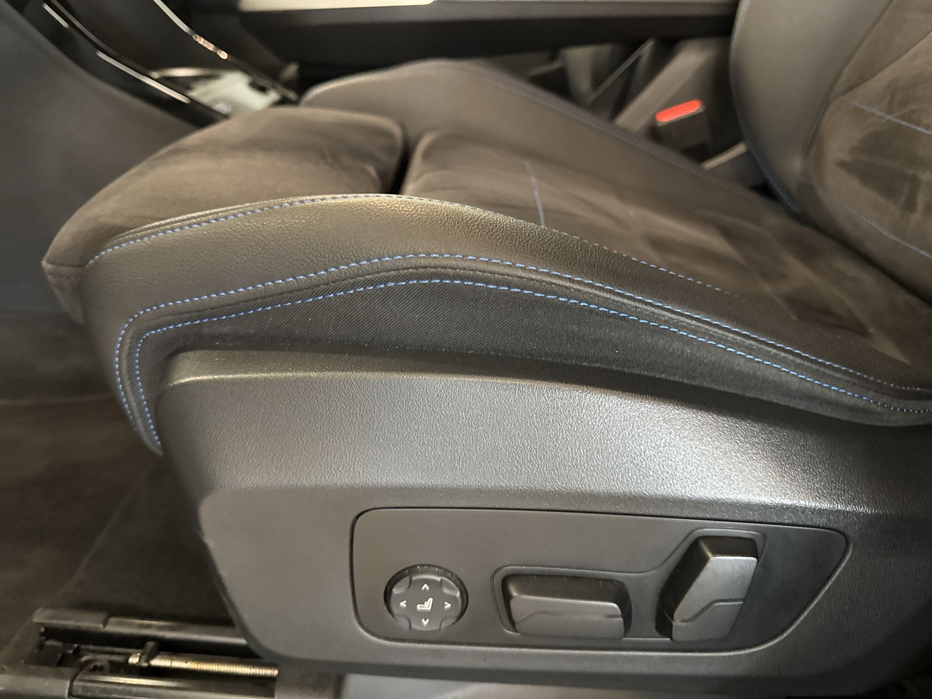 BMW X1 xDrive 23d 48V M Sport-image-18