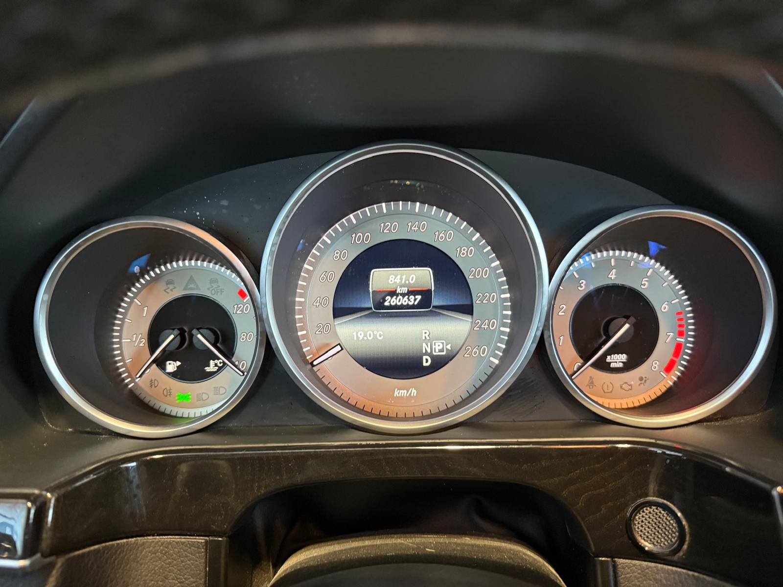 MERCEDES-BENZ E 400 Avantgarde 4Matic 7G-Tronic-image-9