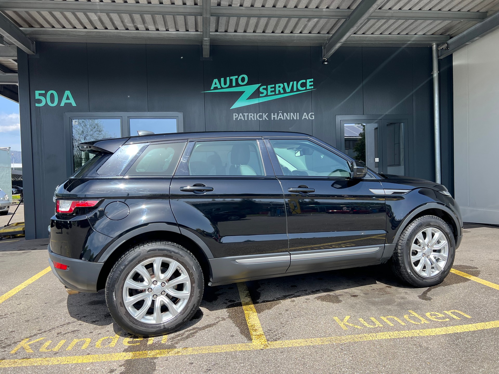 LAND ROVER Range Rover Evoque 2.0 TD4 SE AT9-image-4