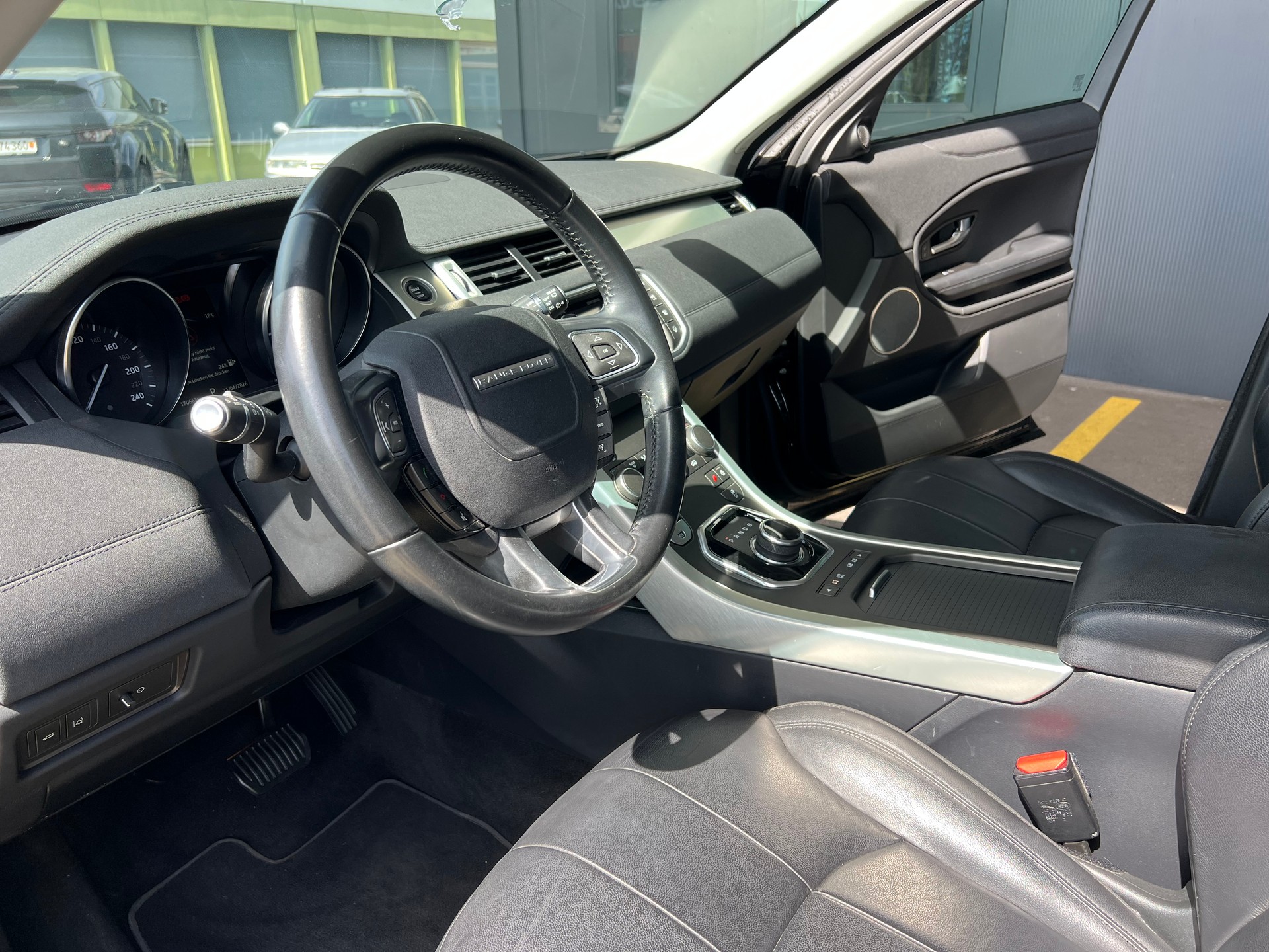 LAND ROVER Range Rover Evoque 2.0 TD4 SE AT9-image-7