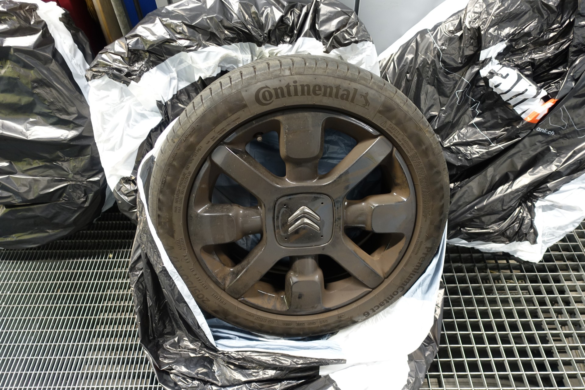 CITROEN C4 Cactus 1.2 e-THP Shine-image-14
