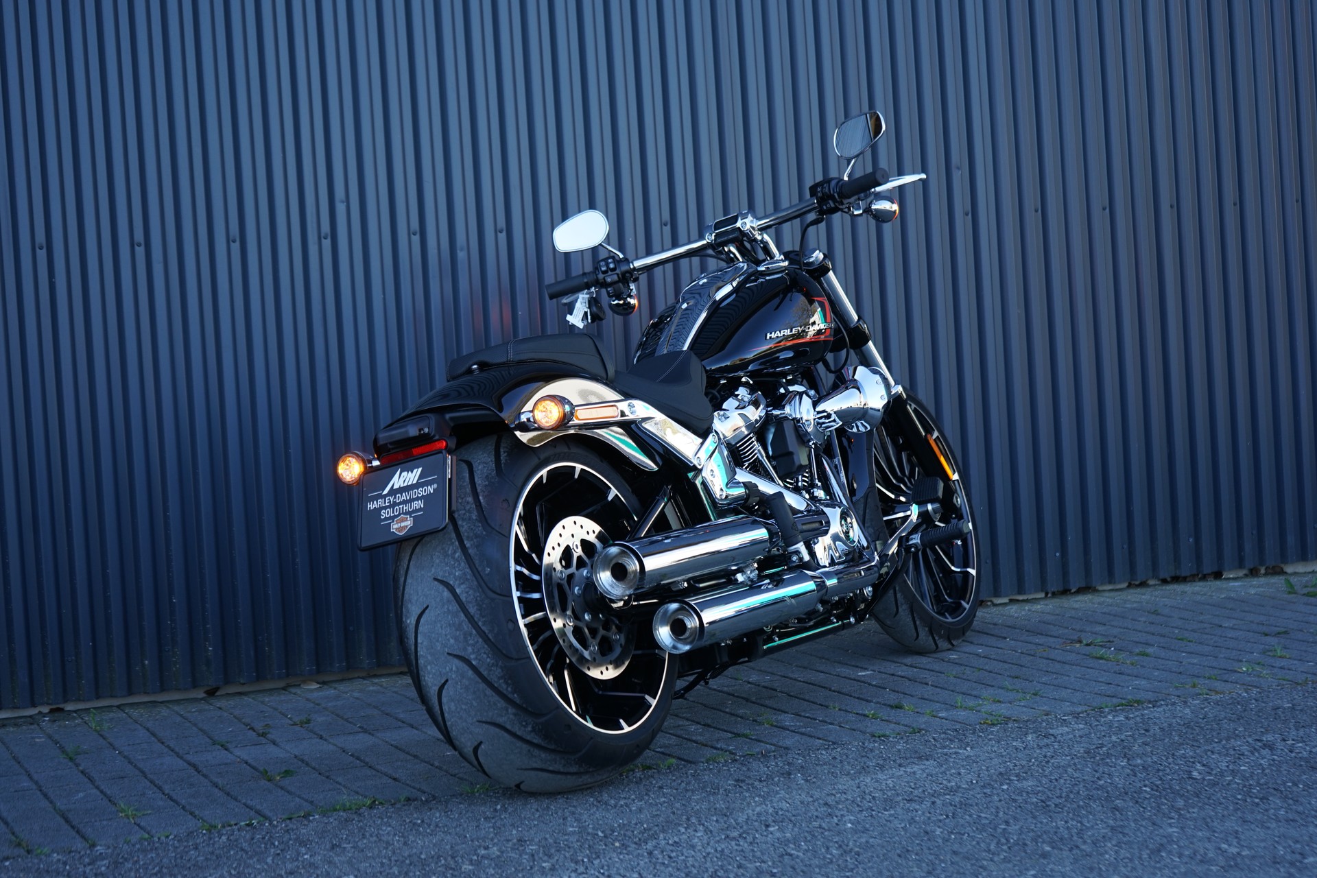 HARLEY-DAVIDSON FXBR Breakout 117-showroom-element-3
