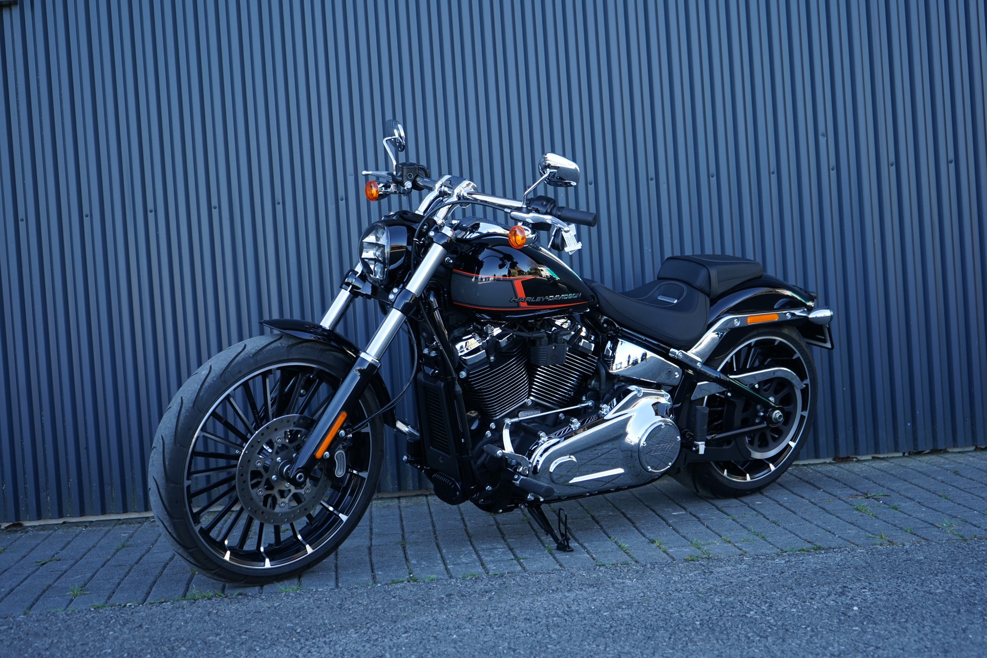 HARLEY-DAVIDSON FXBR Breakout 117-showroom-element-1
