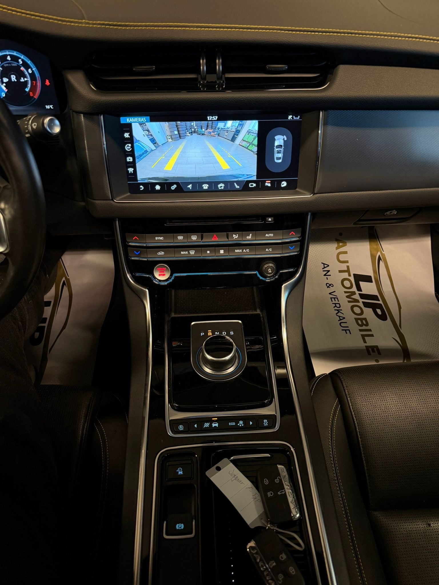 JAGUAR XF 30t 300 Sport AWD-image-12