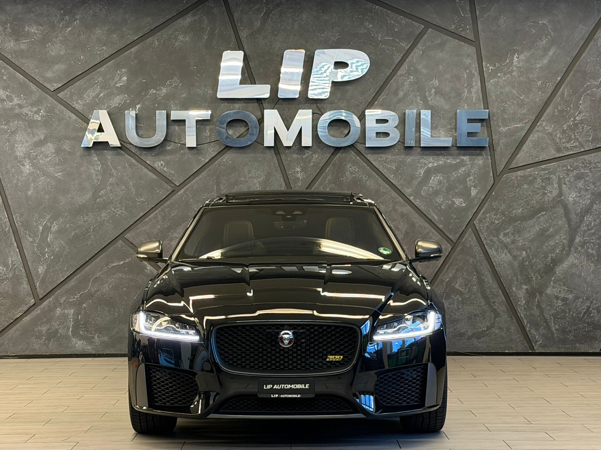 JAGUAR XF 30t 300 Sport AWD-showroom-element-1