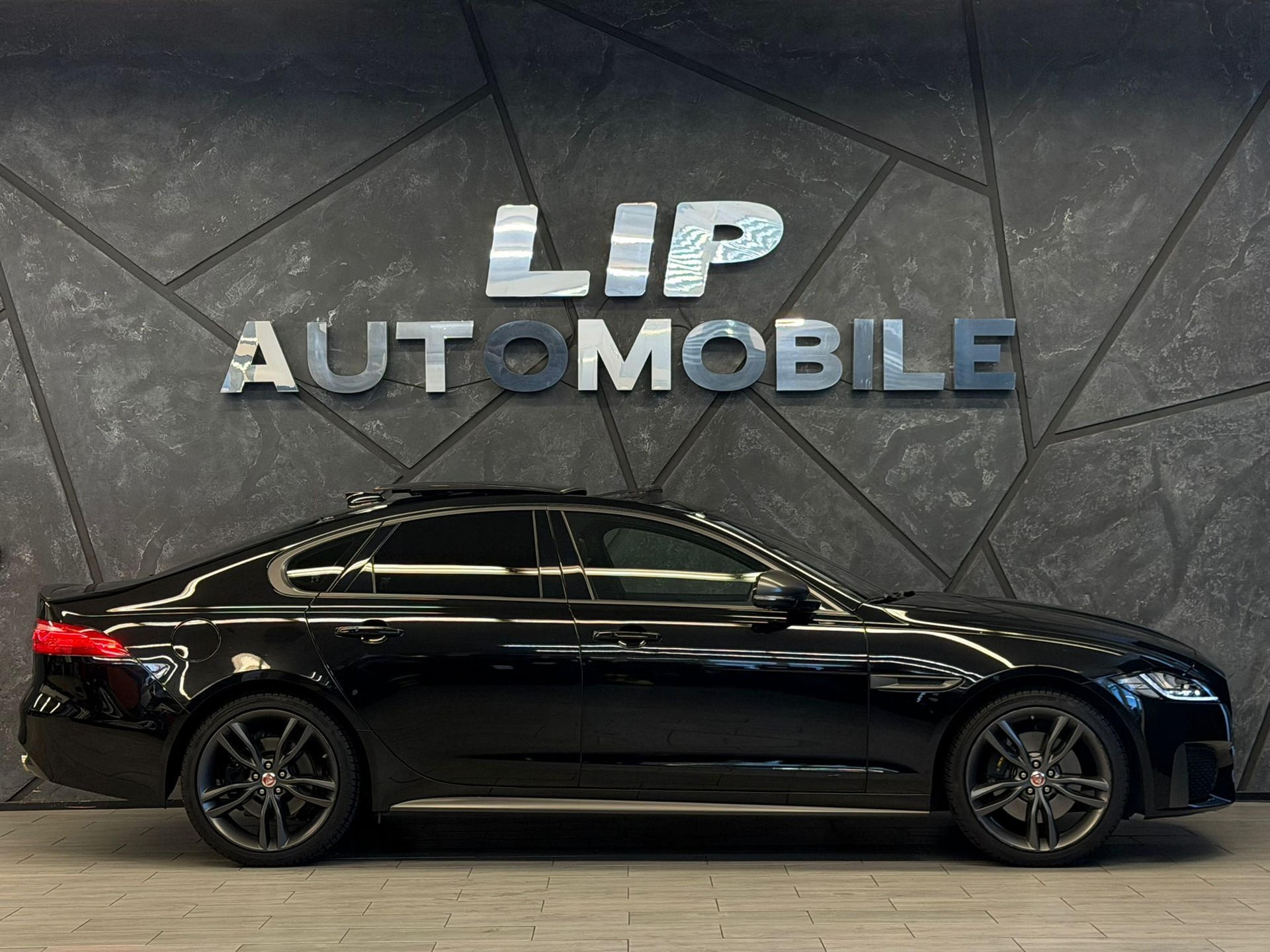 JAGUAR XF 30t 300 Sport AWD-showroom-element-3