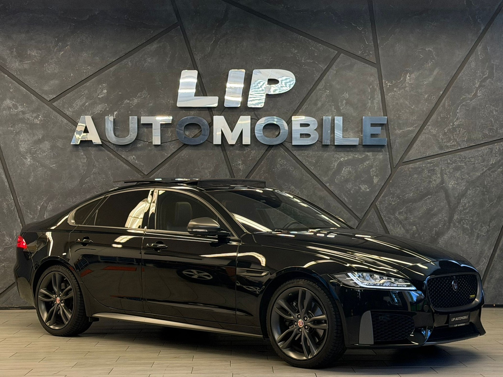 JAGUAR XF 30t 300 Sport AWD-showroom-element-2