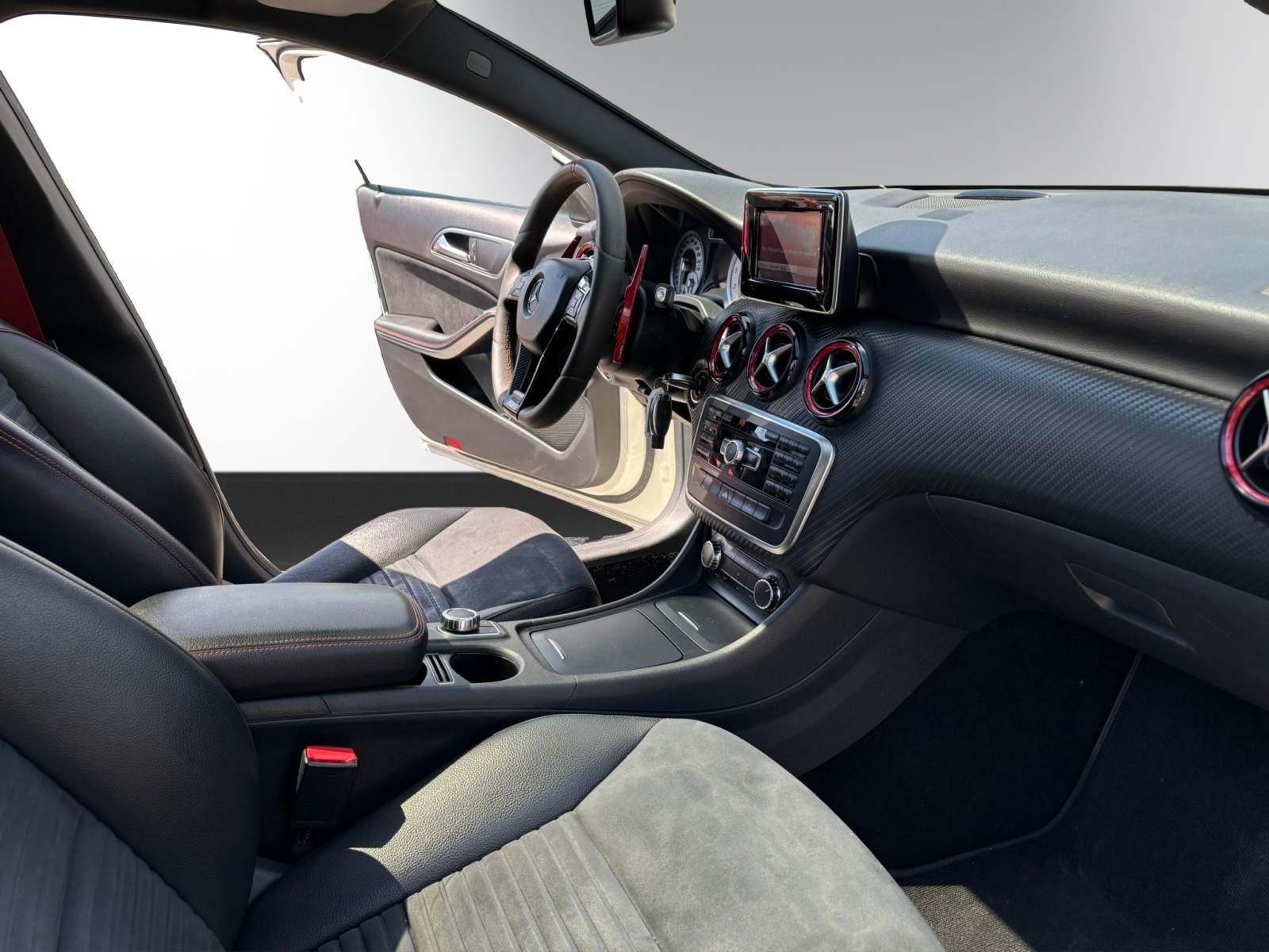 MERCEDES-BENZ A 250 Sport-image-8