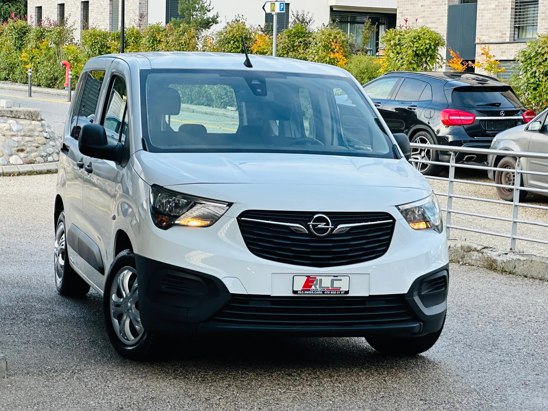 OPEL Combo Life 1.2 Enjoy-image-1