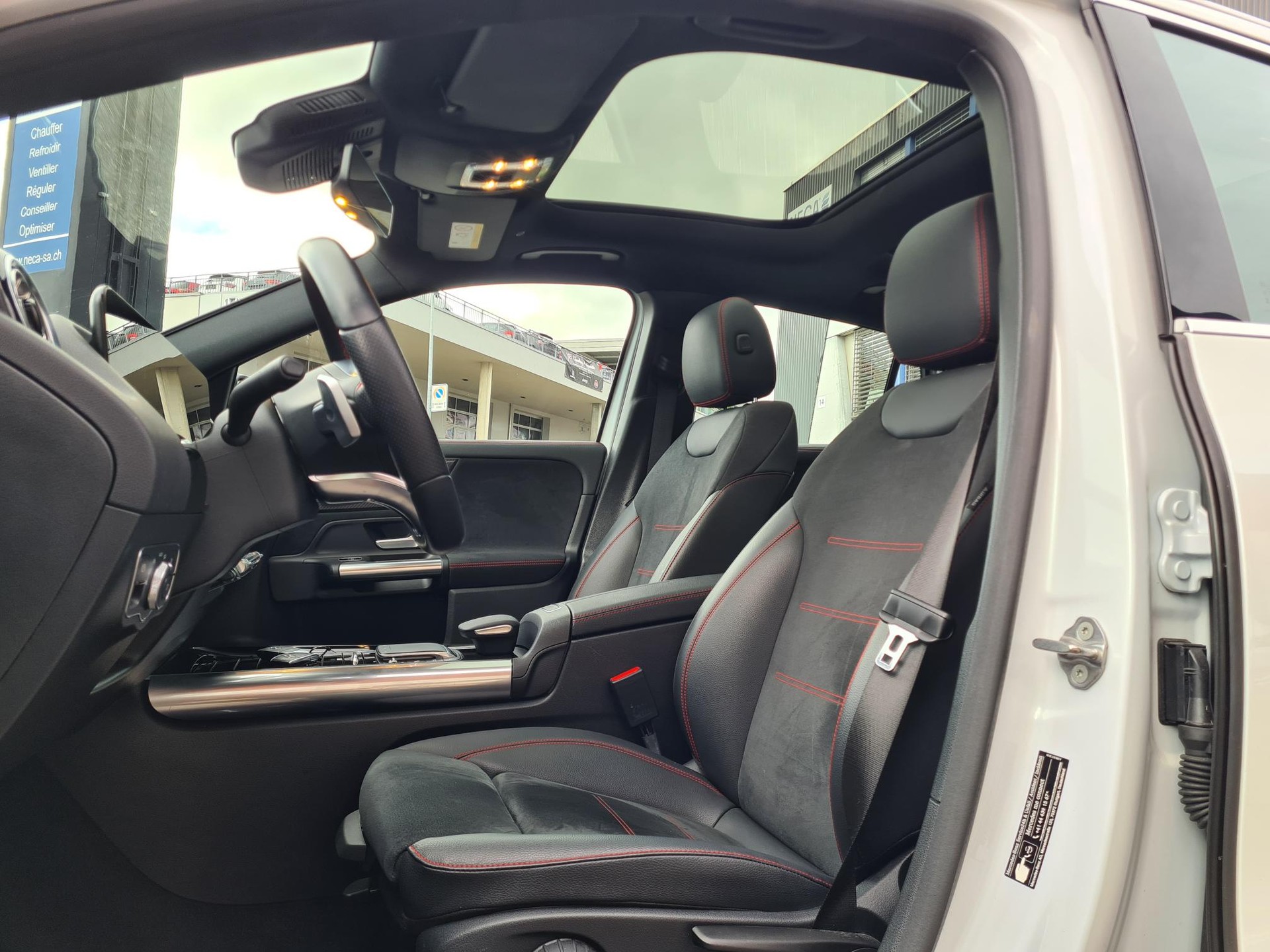 MERCEDES-BENZ GLA 250 4Matic AMG Line 8G-DCT-image-7