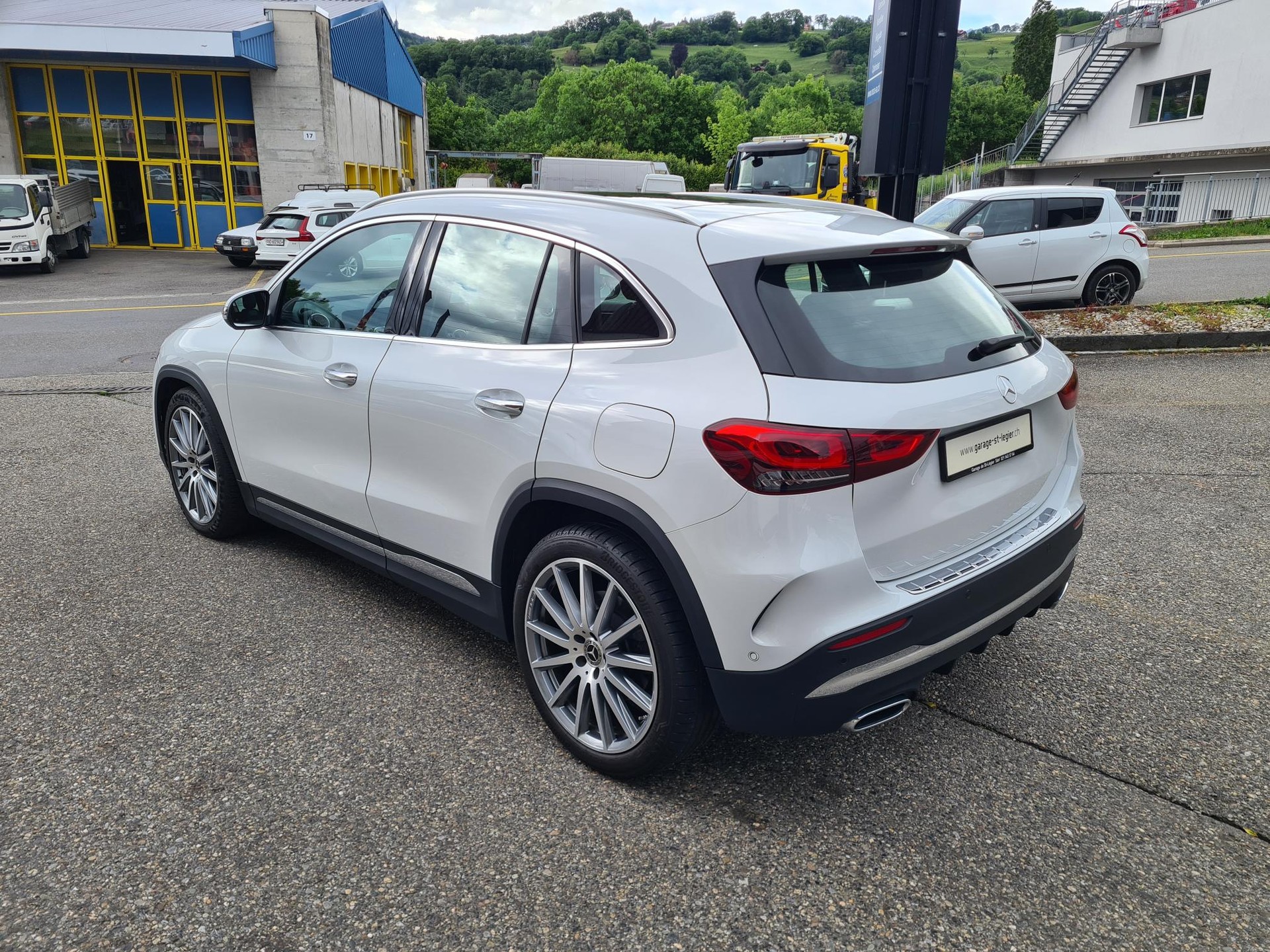 MERCEDES-BENZ GLA 250 4Matic AMG Line 8G-DCT-image-3