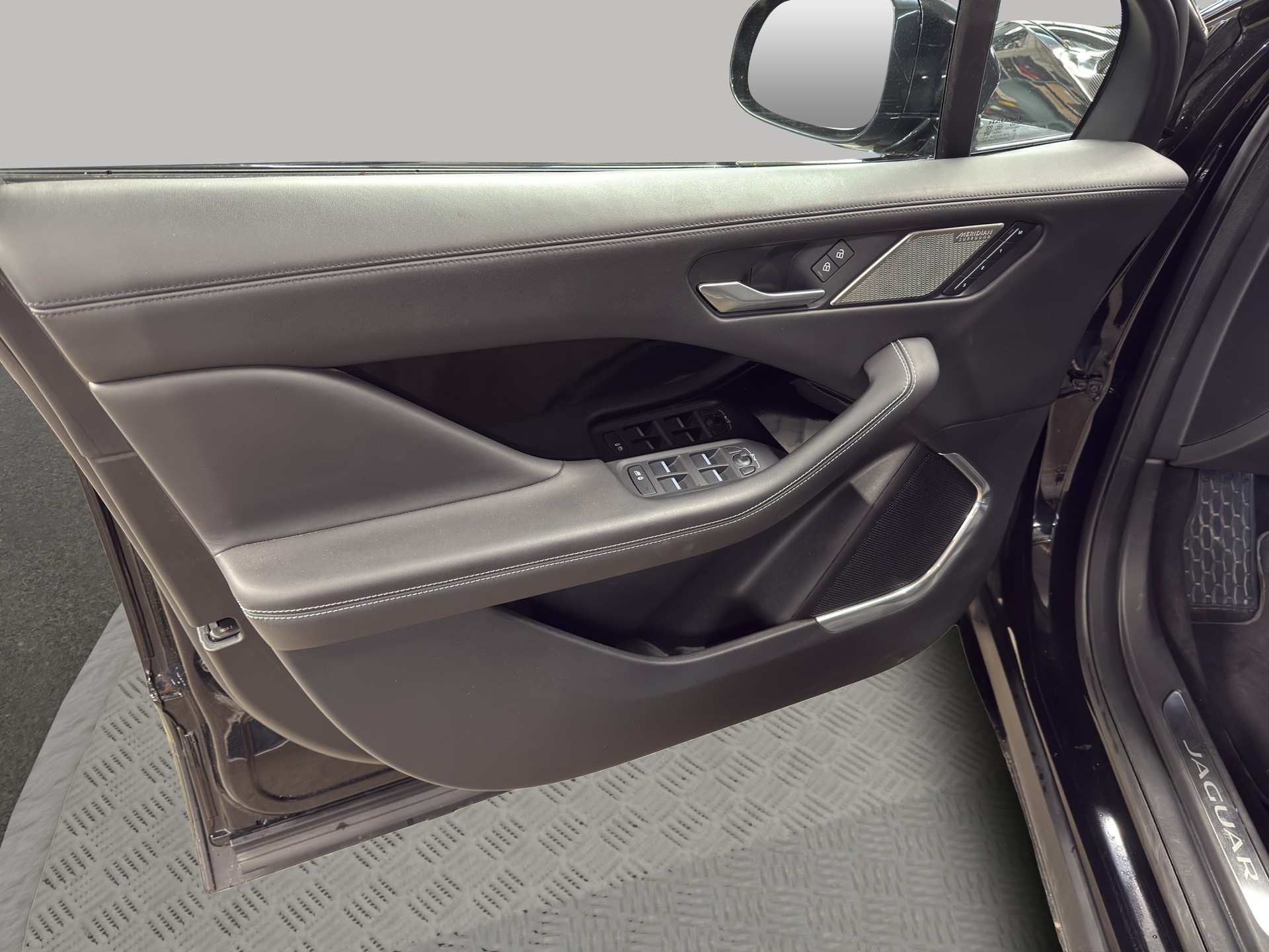 JAGUAR I-Pace EV400 HSE AWD-image-8