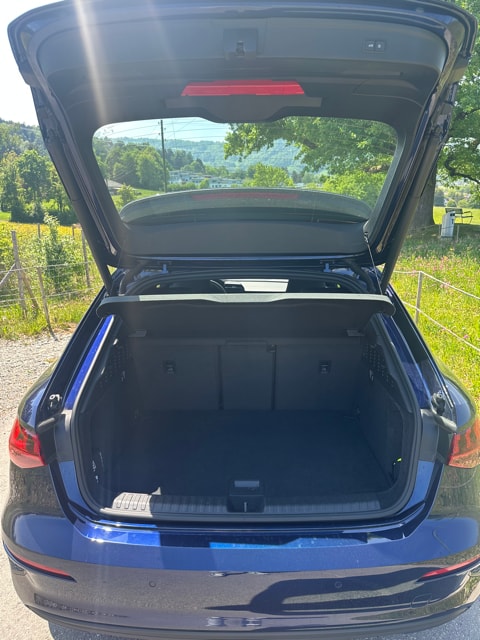 AUDI A3 1.5 35 TFSI Attraction S-Tronic-image-4