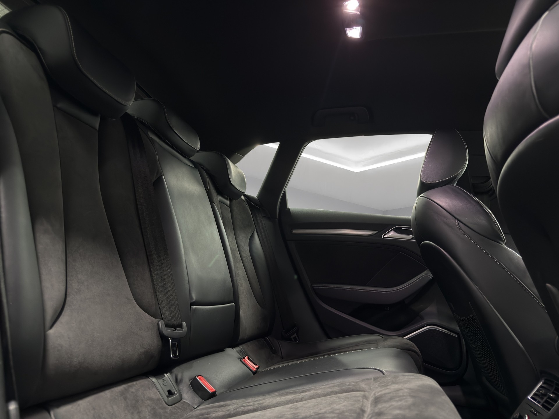 AUDI S3 Sportback 2.0 TFSI quattro S-tronic-image-15