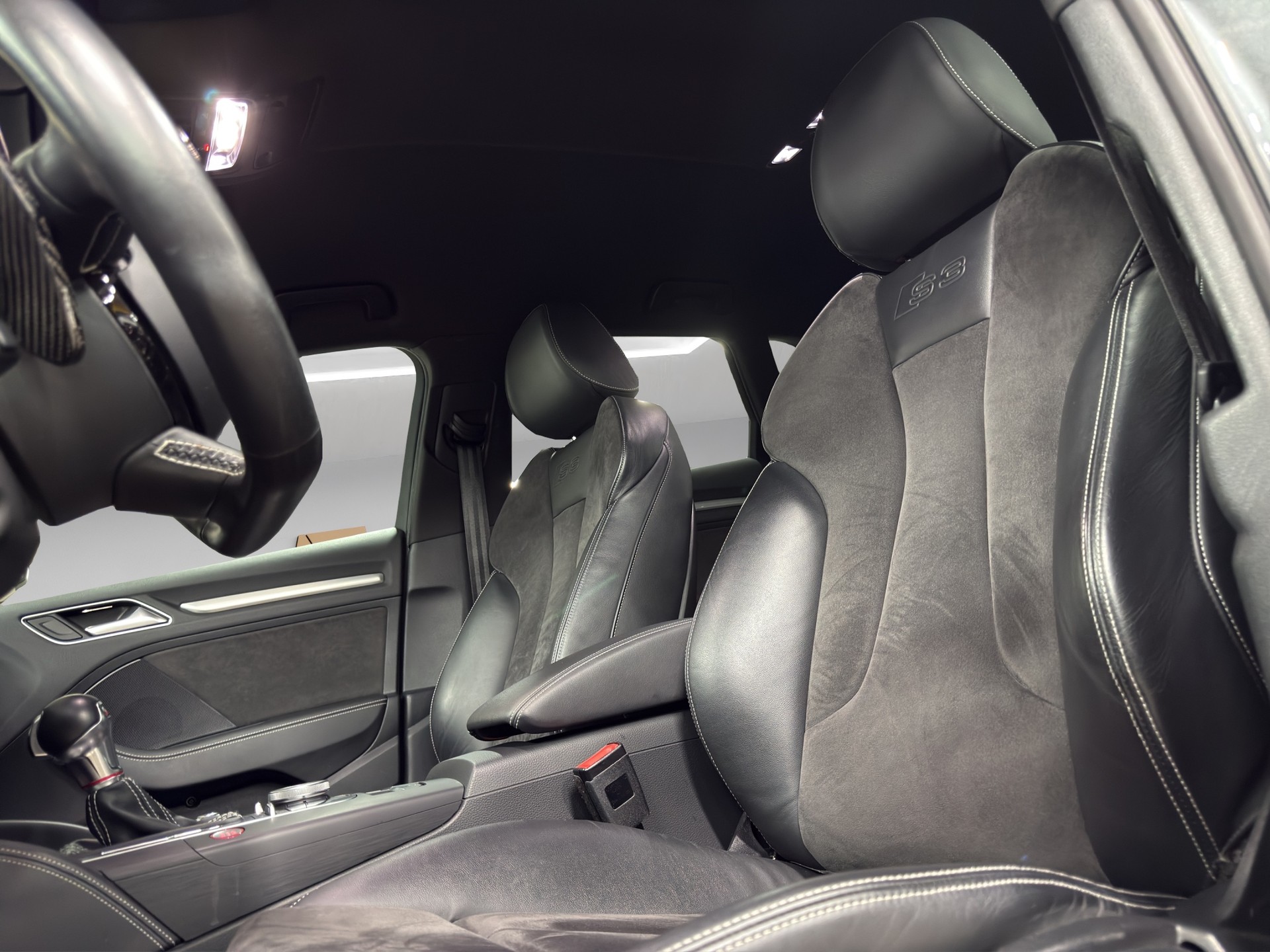 AUDI S3 Sportback 2.0 TFSI quattro S-tronic-image-12