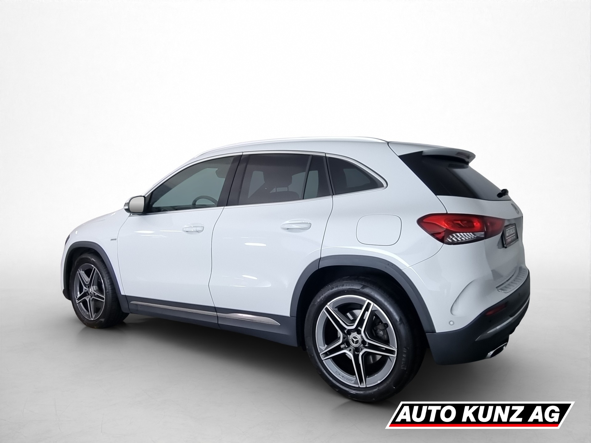 MERCEDES-BENZ GLA 250 AMG-Line 4Matic 8G-Speedshift DCT-showroom-element-3