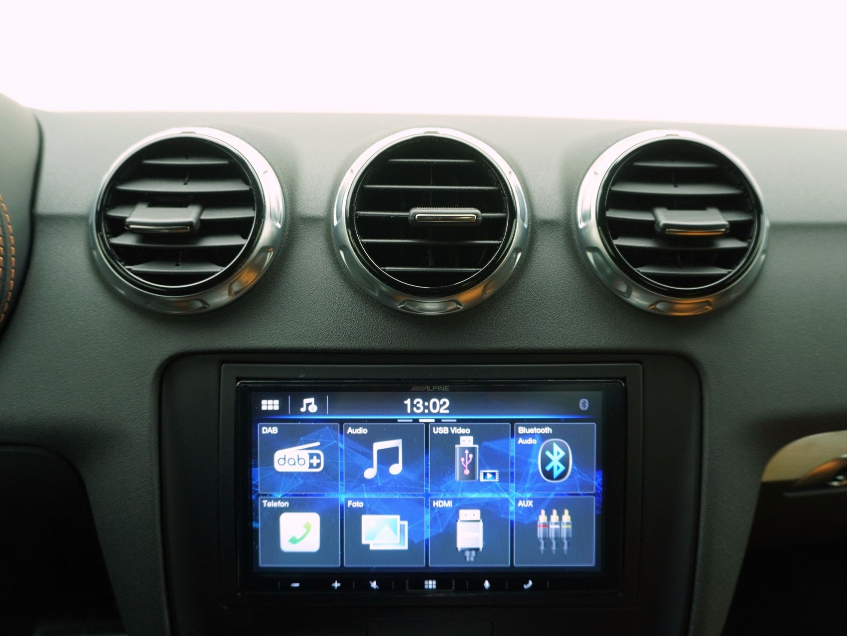 AUDI TT RS Roadster 2.5 TFSI quattro S-Tronic-image-15