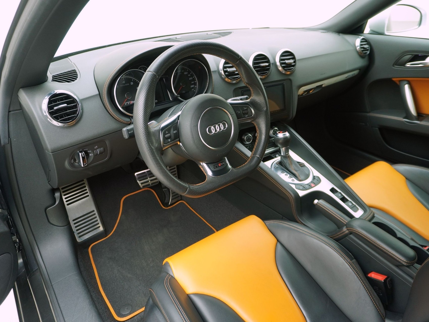 AUDI TT RS Roadster 2.5 TFSI quattro S-Tronic-image-10