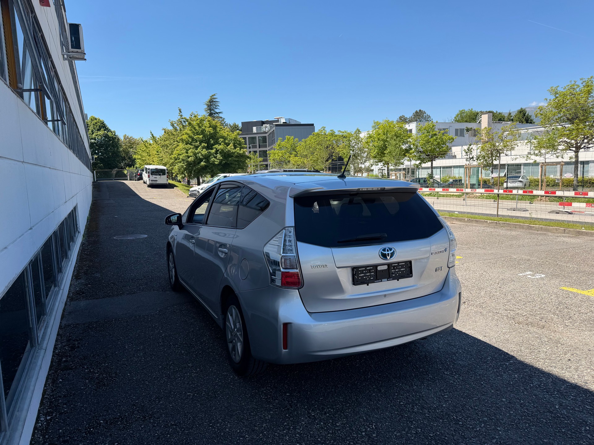 TOYOTA Prius+ 1.8 VVT-i HSD Luna-image-2
